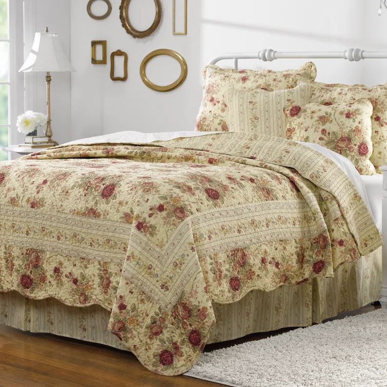 Antique Rose Full Cotton Reversible Quilt Set, Red Floral