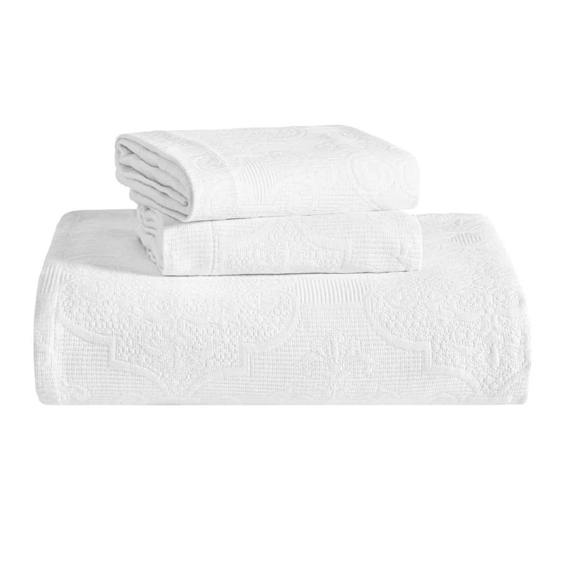 Superior White Cotton Full Bedspread Set with Medallion Design