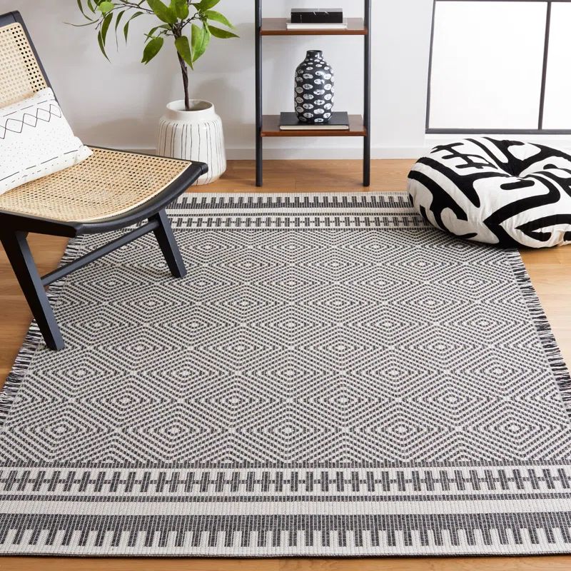 Augustine Ivory and Black Boho-Mod Power Loomed Area Rug 4'x6'