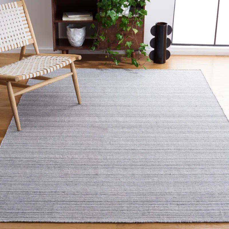 Nomadic Essence Gray Synthetic 4' x 6' Handwoven Flatweave Rug
