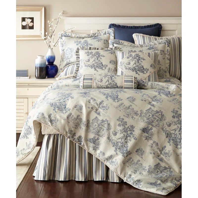 Queen Blue and Off-White Cotton Blend Toile Bed in a Bag Set