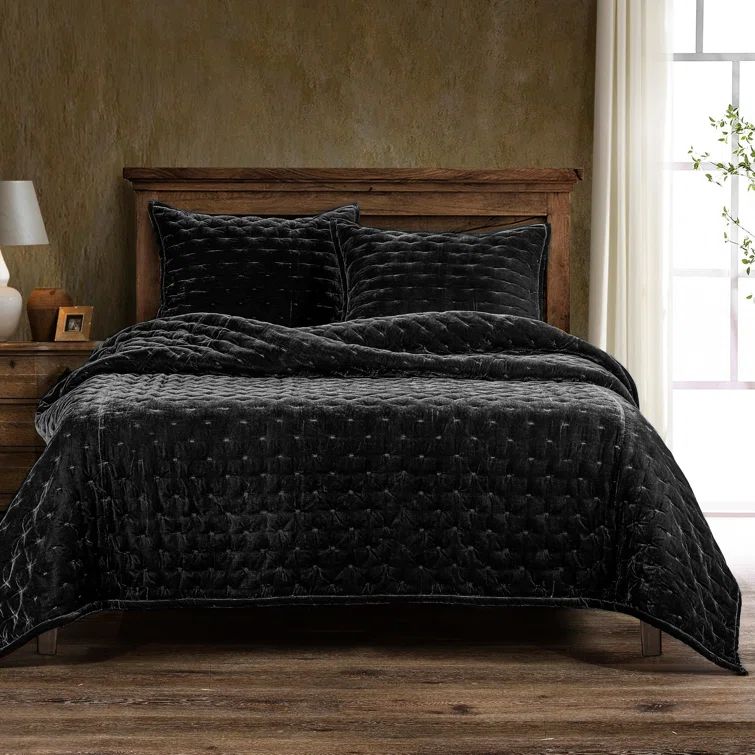 Luxurious Twin Black Faux Silk Velvet Quilt Set