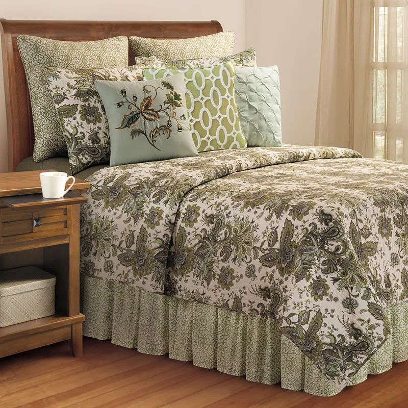 Ivory and Green Cotton Reversible Full Quilt Set