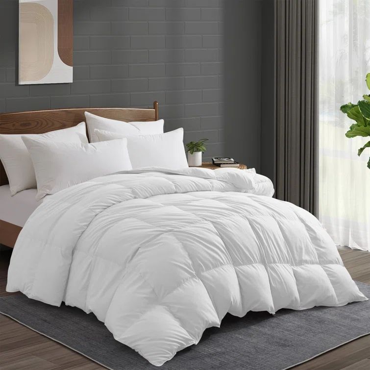 Twin White Cotton Down Comforter with Pinch Pleat Design