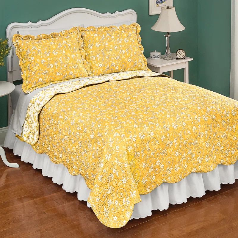 Yellow Reversible King Quilt Set with Scalloped Edges