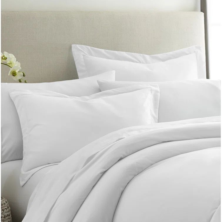 White Hypoallergenic Microfiber Standard/Queen Pillow Shams Set