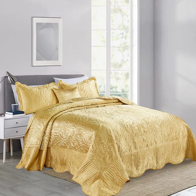 Luxurious Gold Queen Microfiber Paisley Quilt Set