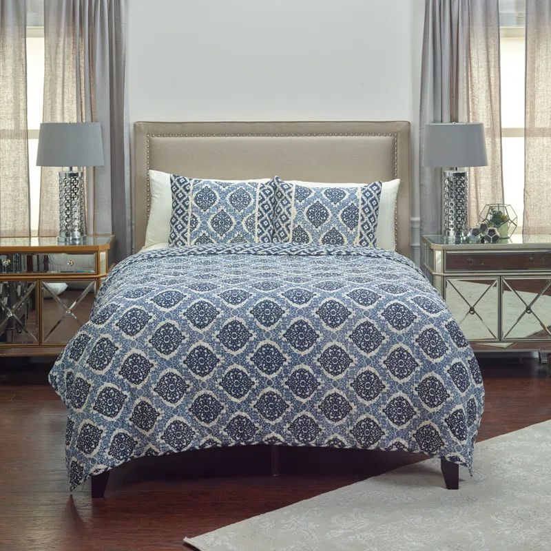 Ivory and Blue Reversible Cotton Queen Quilt Set