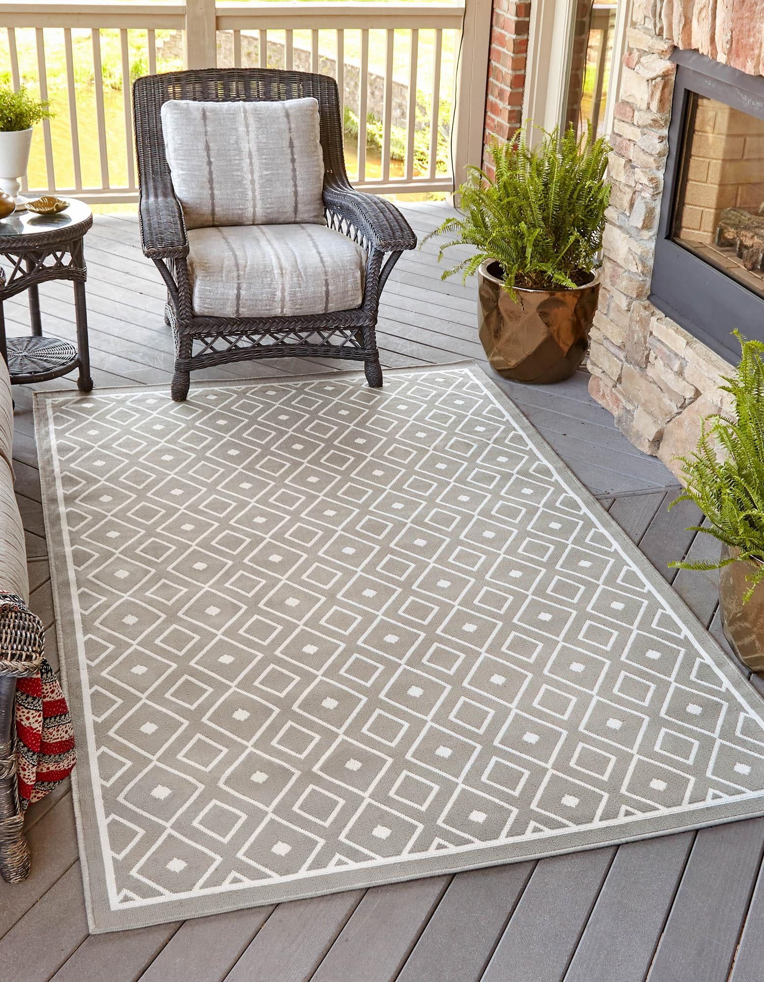 Modern Geometric Gray Synthetic 5'x8' Outdoor Rug