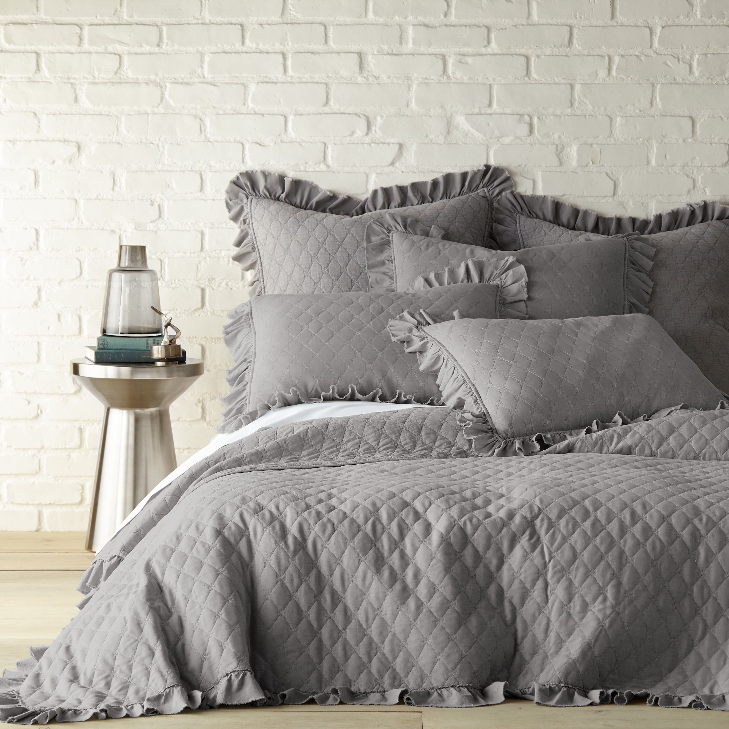 Luxurious Gray King-Size Reversible Microfiber Quilt Set