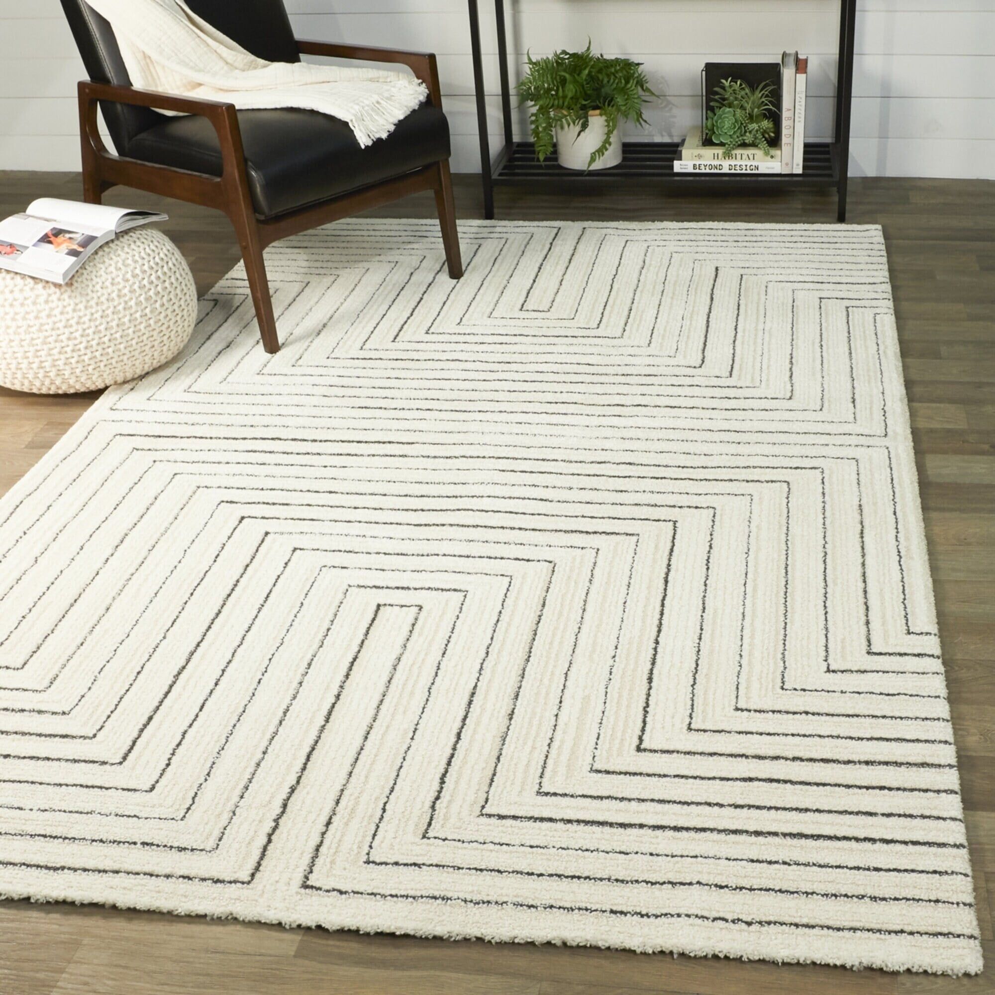 Cream Geometric Synthetic 4' x 6' Area Rug