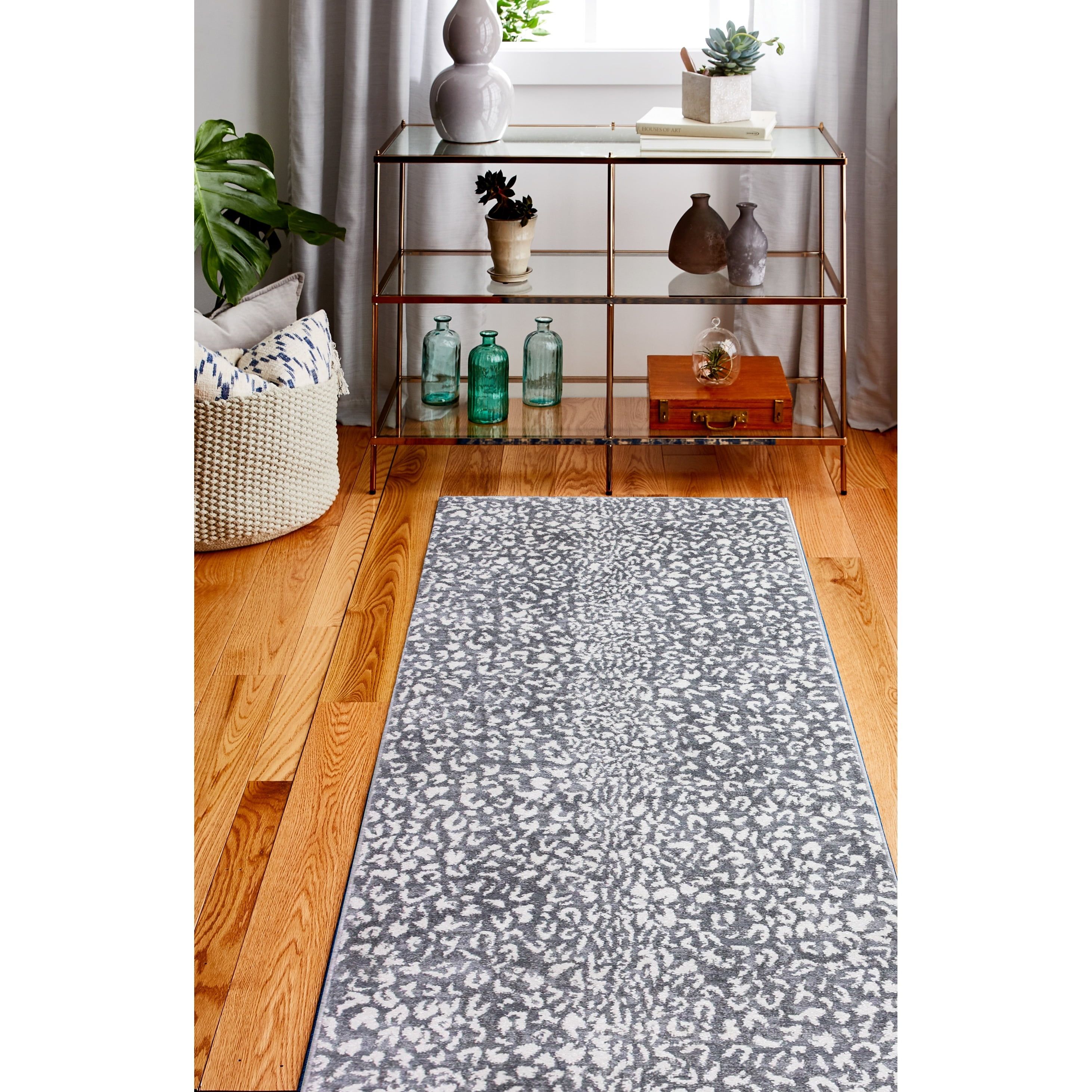 Gray and White Synthetic 5' x 7'6" Washable Area Rug