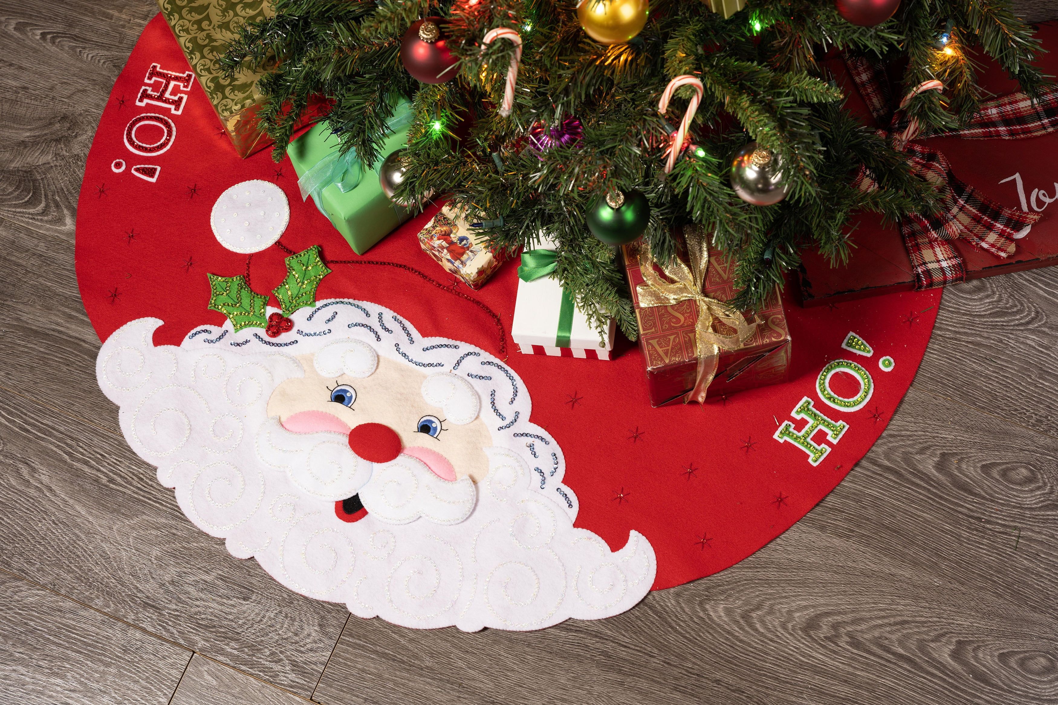 Jolly Santa Red and White Felt Christmas Tree Skirt Kit