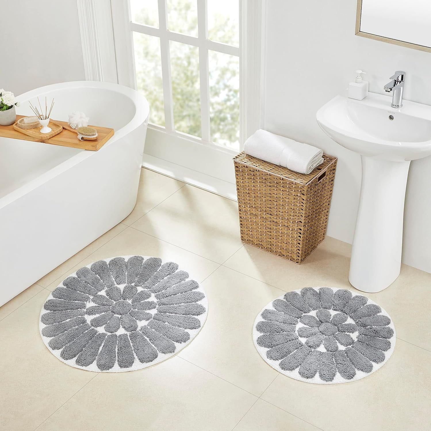 White and Pewter Cotton Floral Round Bath Rug Set