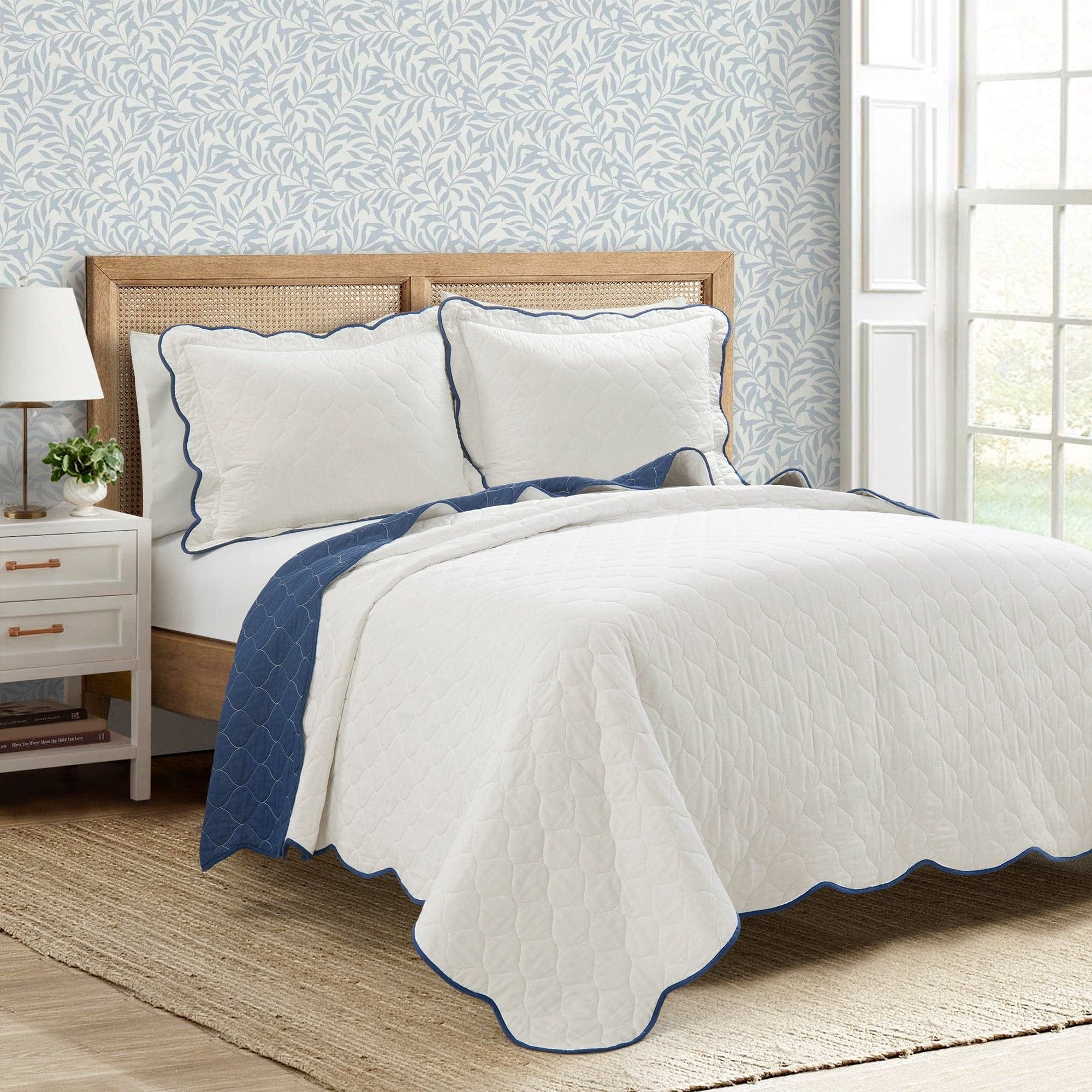 Full/Queen White and Navy Cotton Reversible Quilt Set