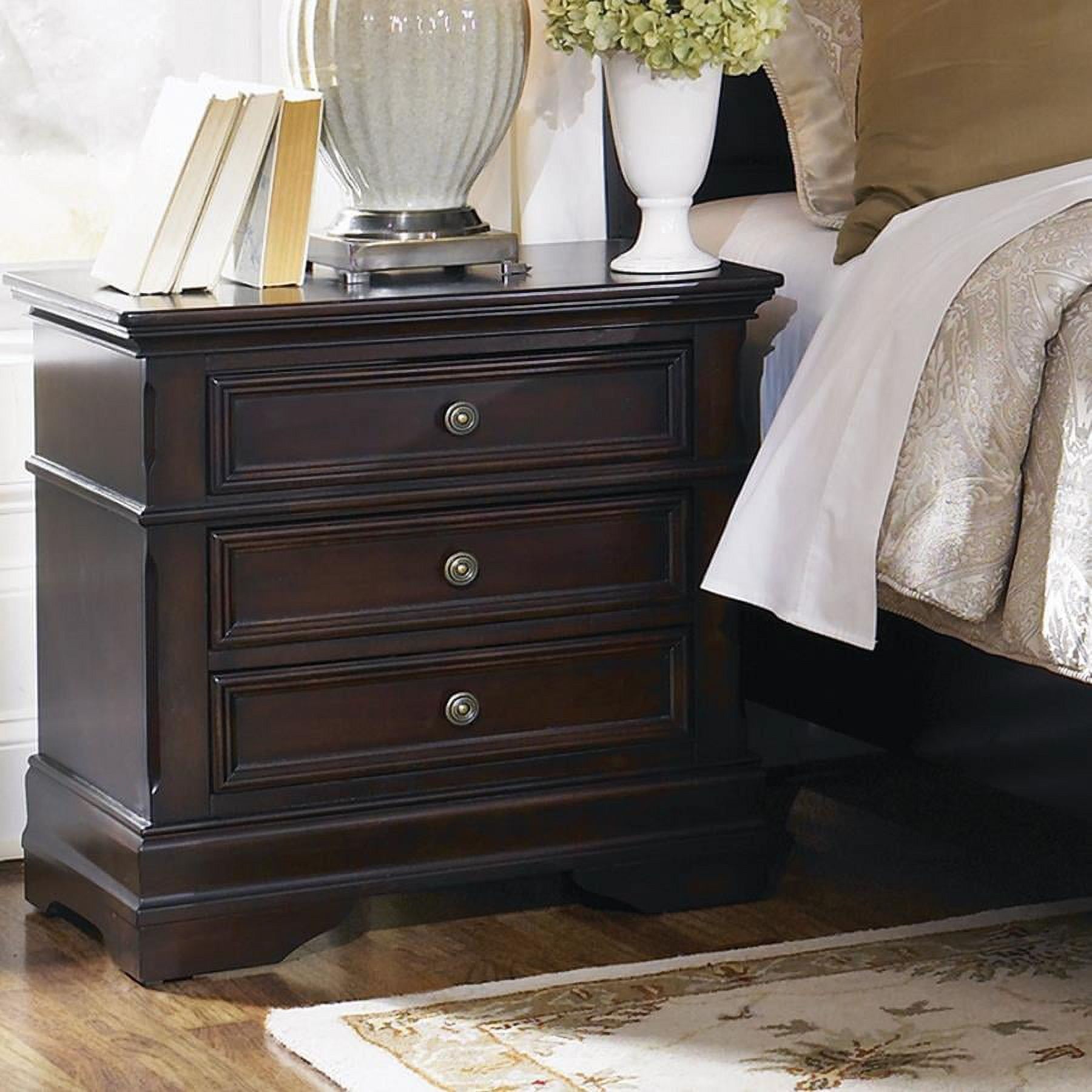 Traditional Brown 3-Drawer Solid Wood Nightstand