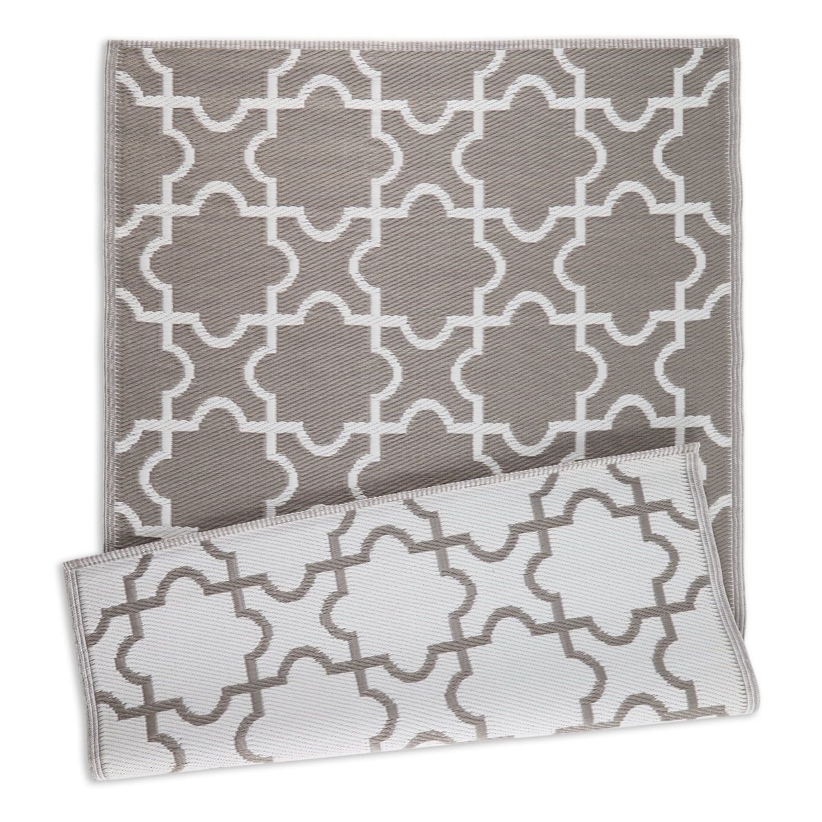 Stone Gray and White Quatrefoil 4' x 6' Reversible Outdoor Rug