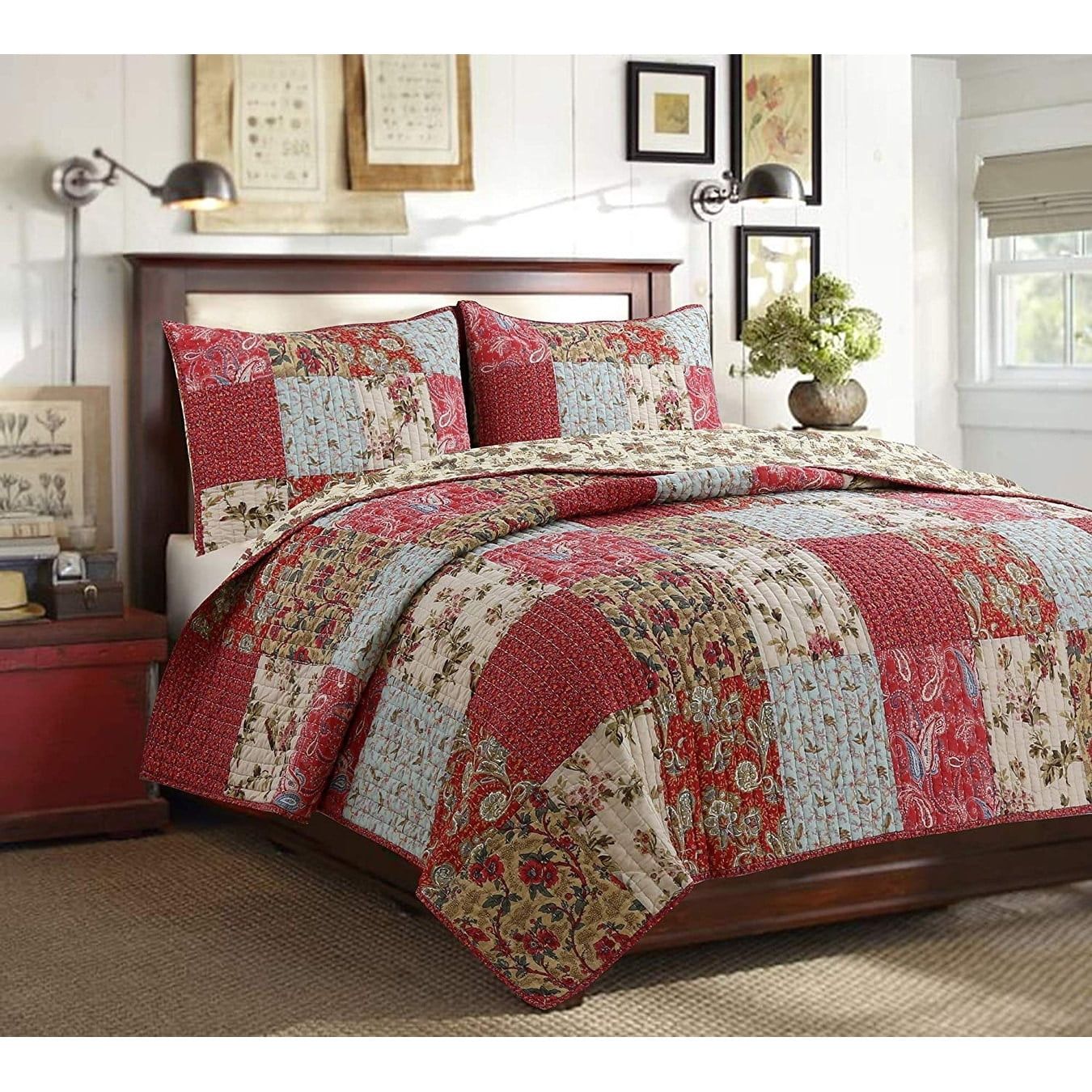 King Size Reversible Cotton Patchwork Quilt Set in Red and Off-White
