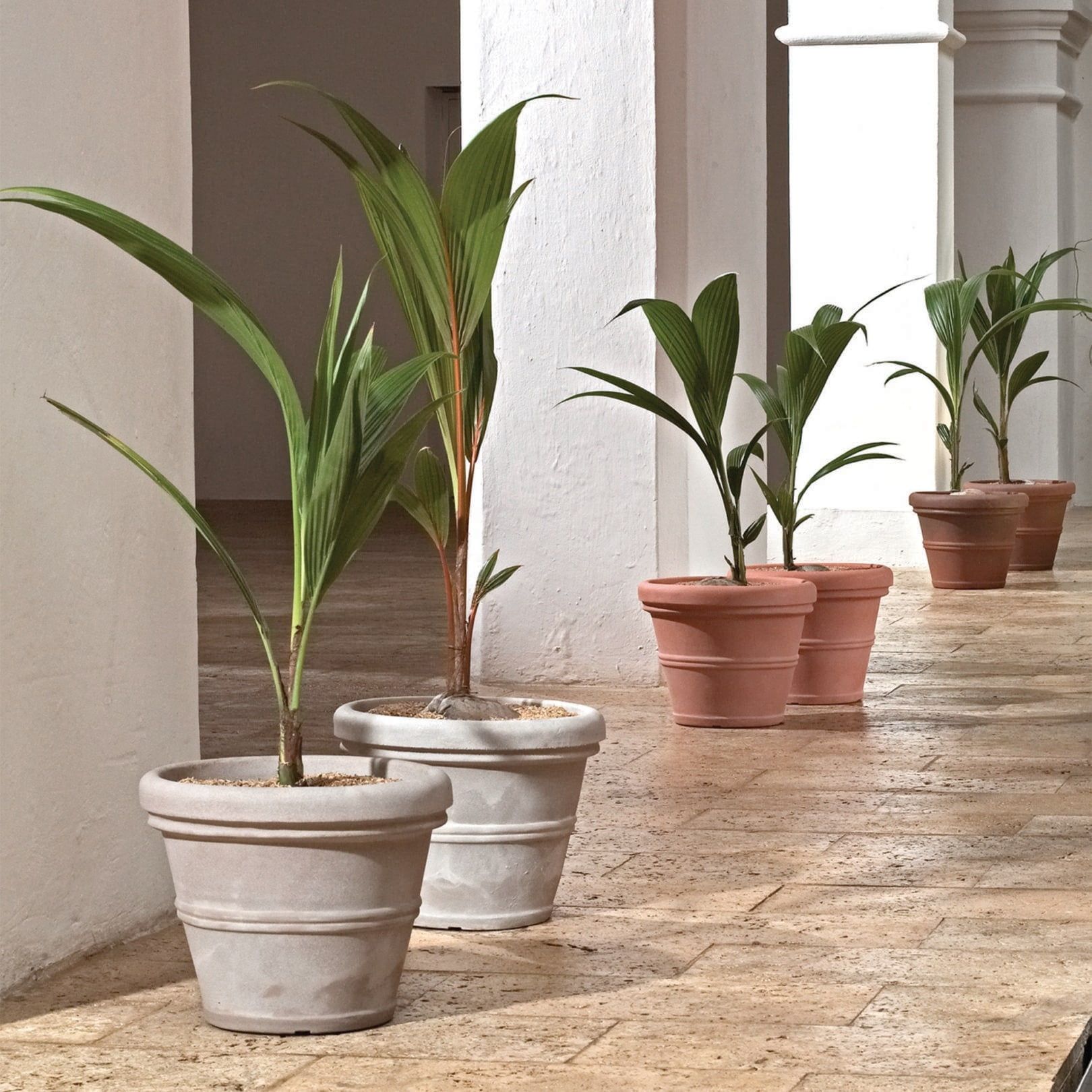 Weathered Terracotta Classic Round Outdoor Planter