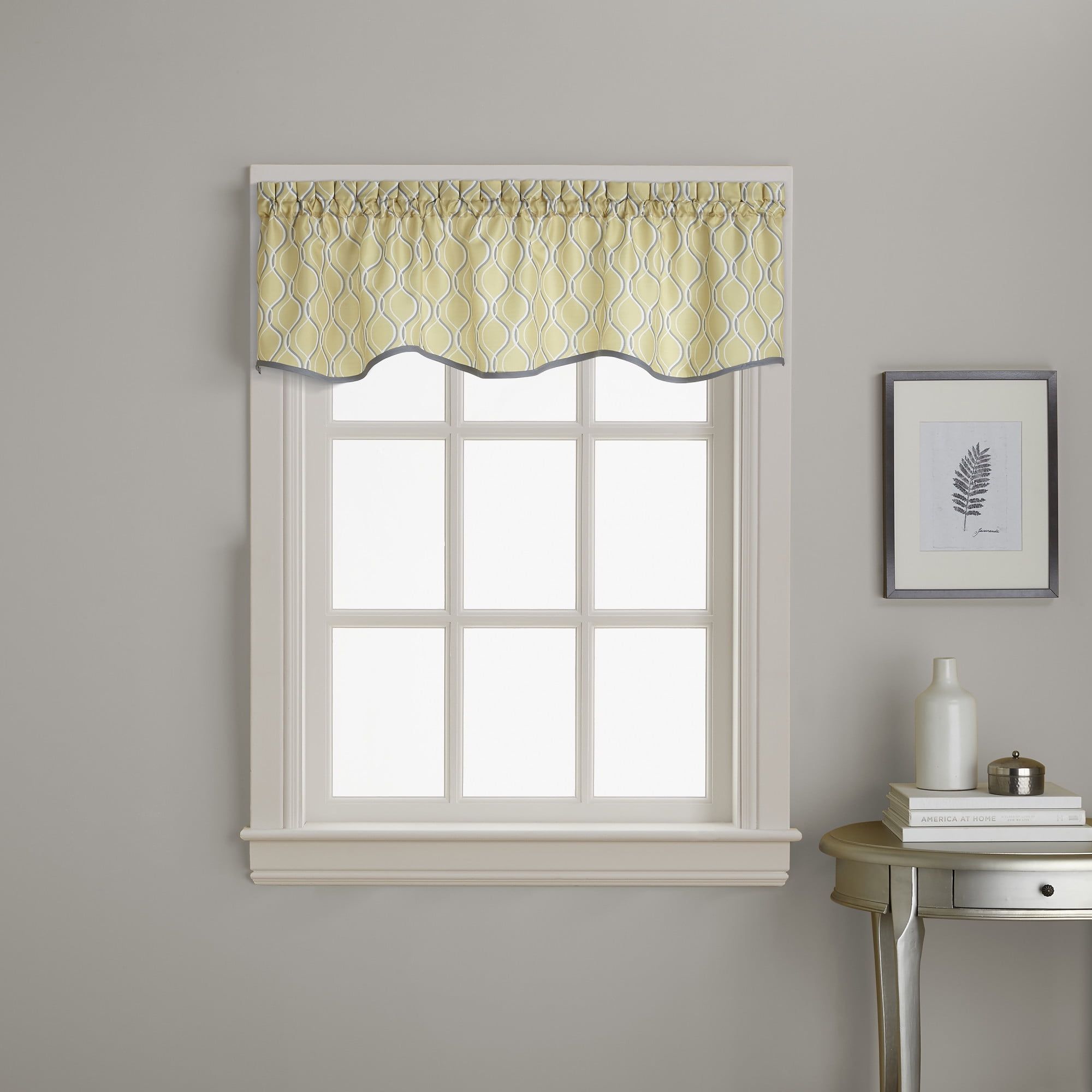 Gold Geometric Ogee Print Scalloped Valance 14in x 58in