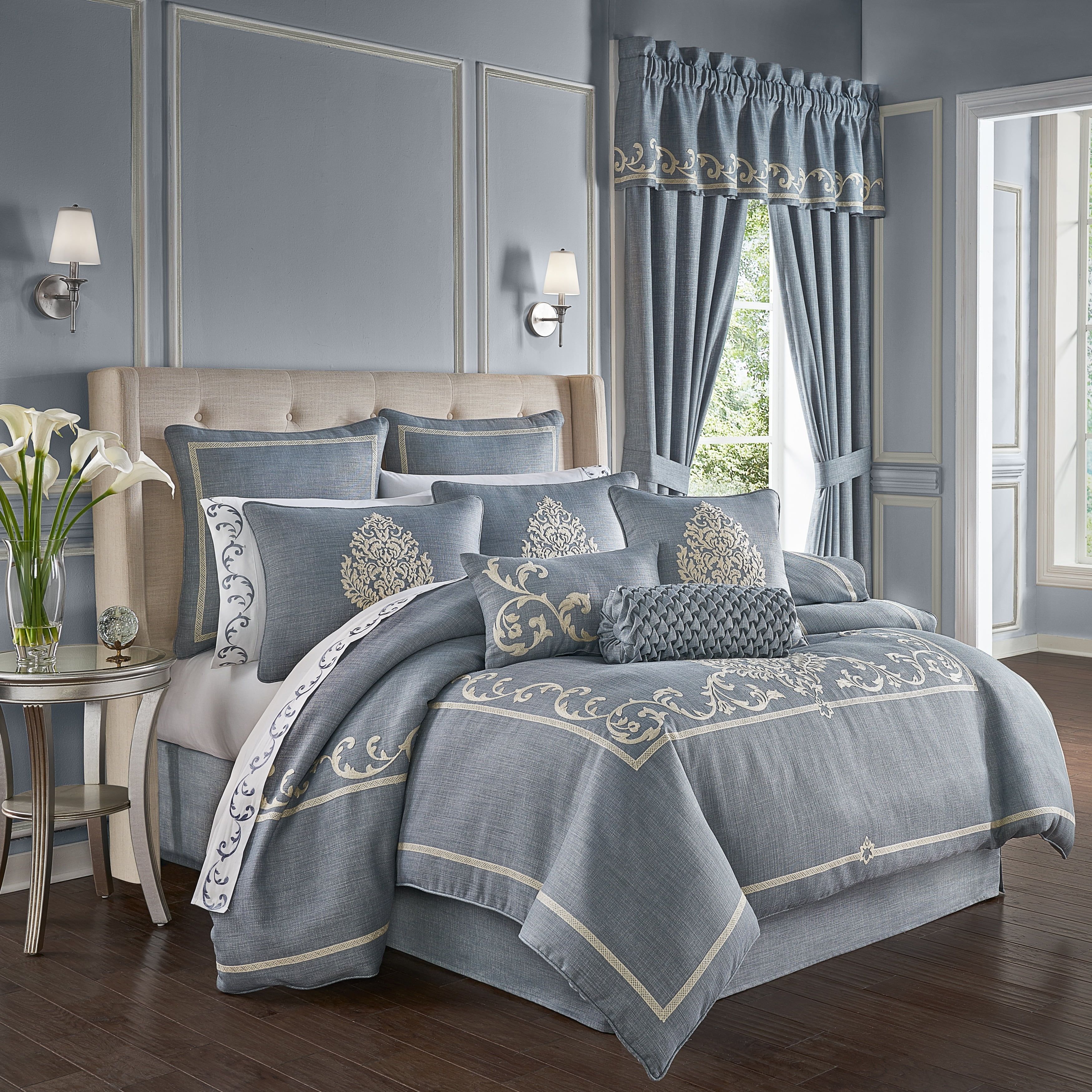 Aurora Queen Blue Microfiber 4-Piece Comforter Set