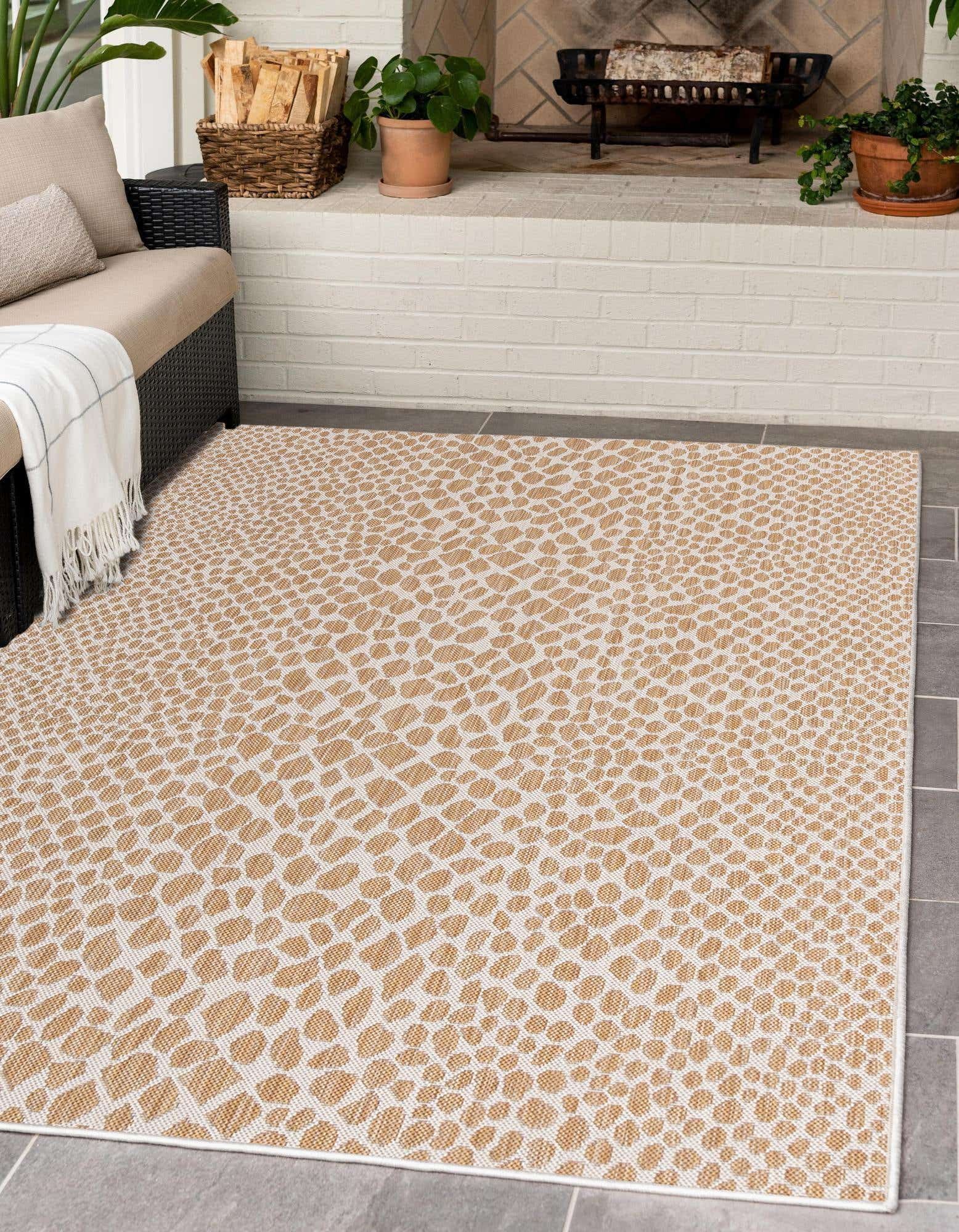 Beige Synthetic 5' x 7' Easy-Care Outdoor Rectangular Rug