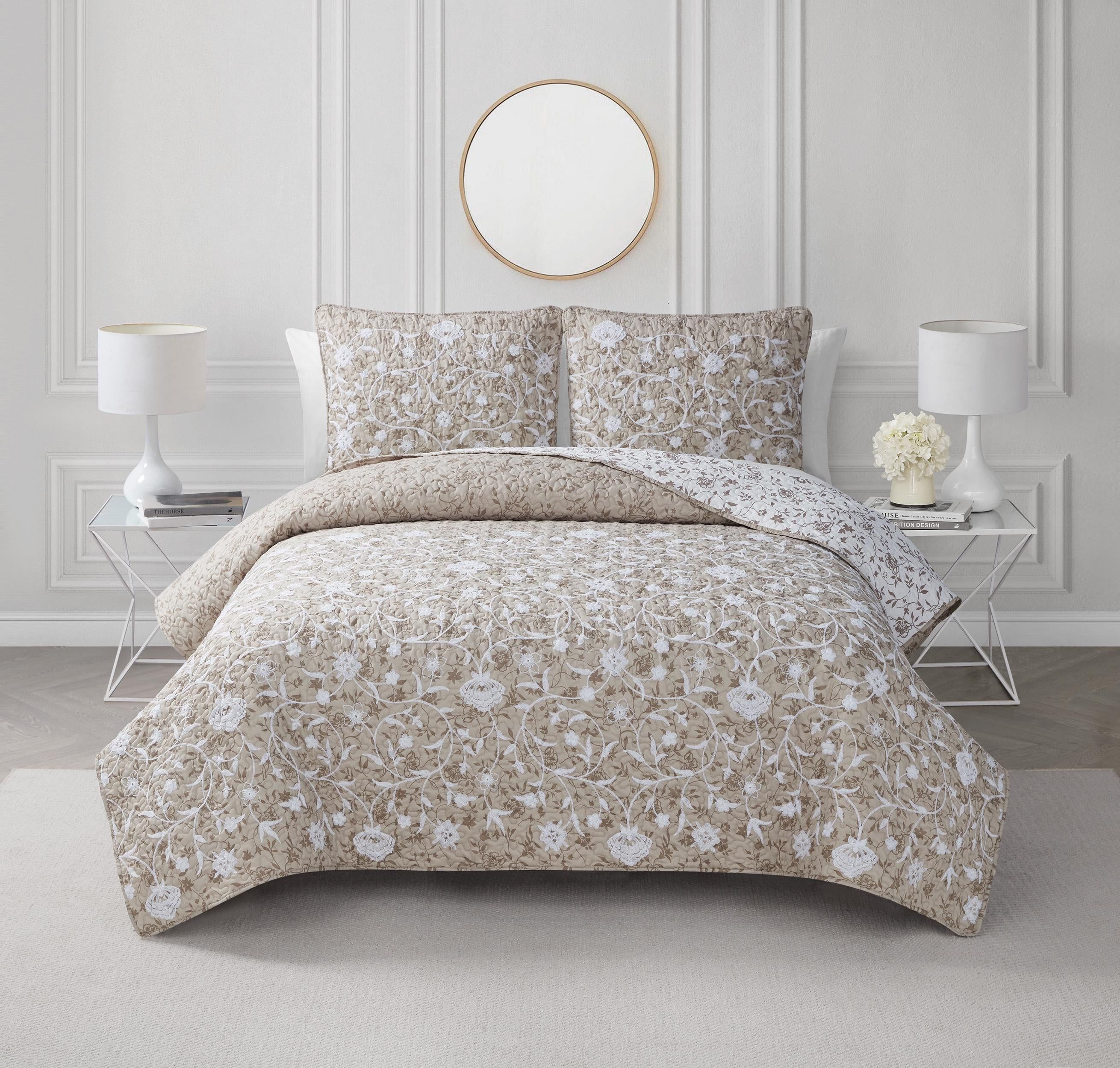 Full White and Beige Reversible Microfiber Quilt Set