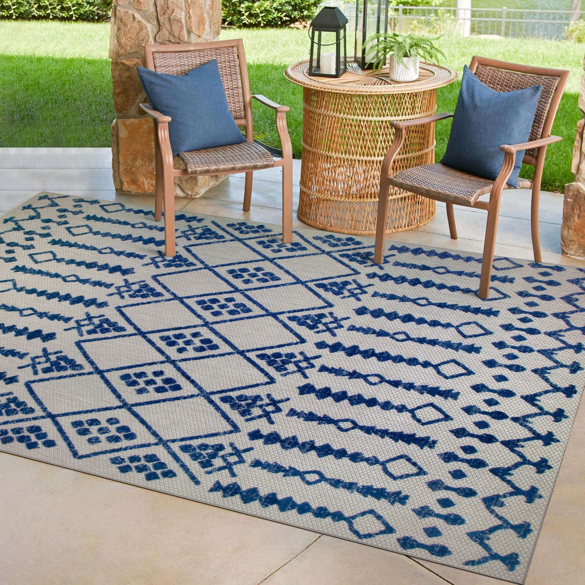 Cusp Gray and Deep Blue Moroccan Pattern Outdoor Area Rug 4'x6'