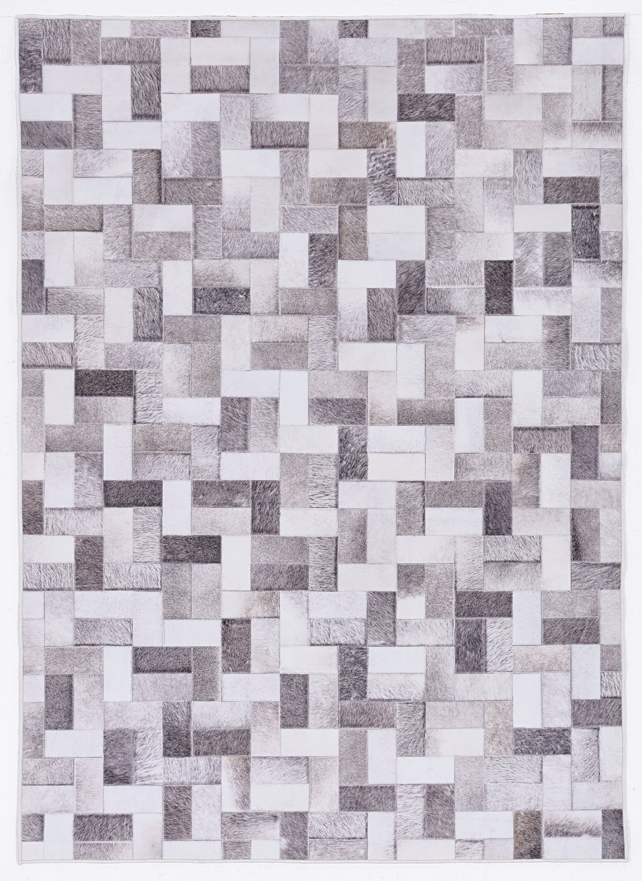 Reversible Gray Spot Cowhide-Inspired 5' x 7' Rug