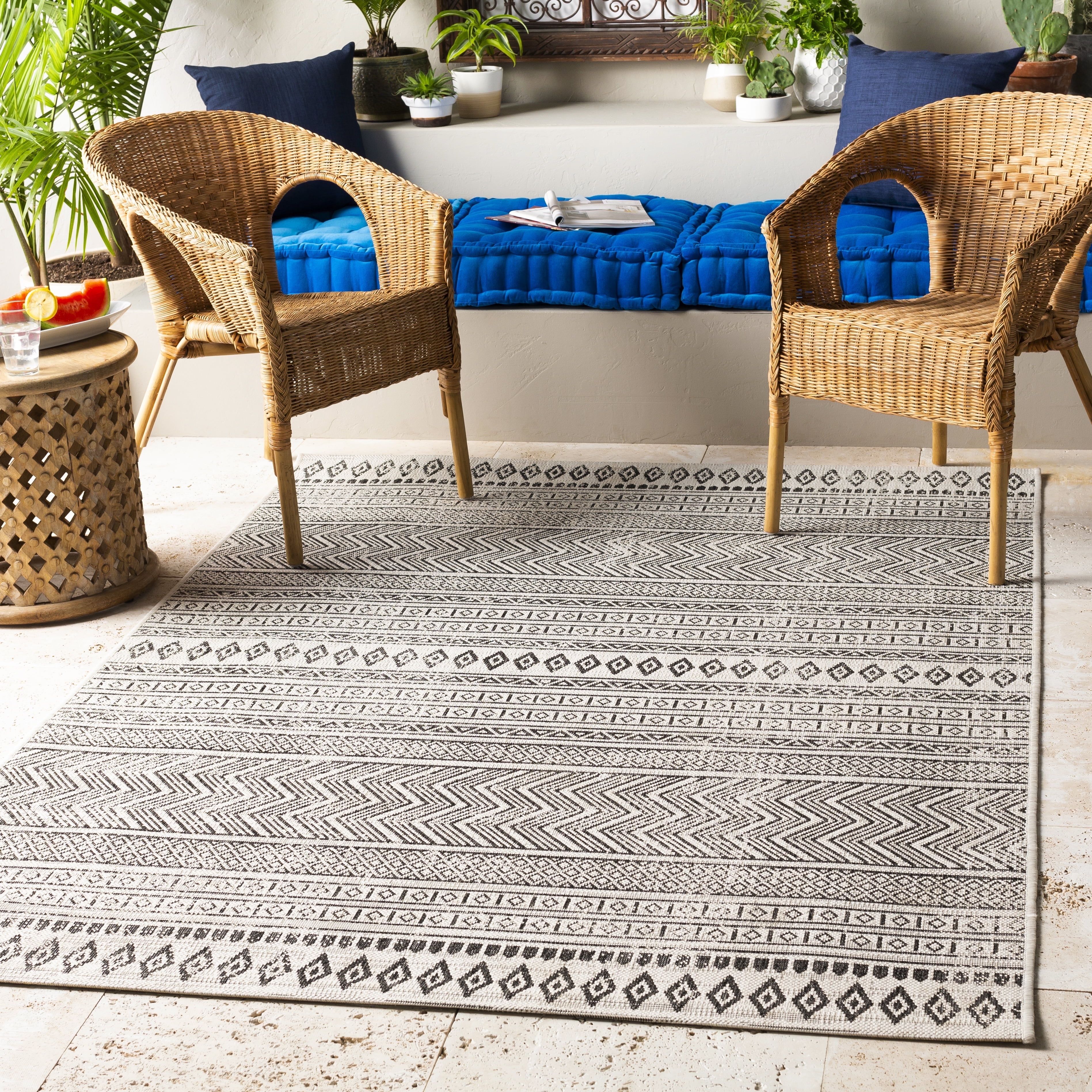 Eagean Black and White Synthetic Indoor/Outdoor Area Rug