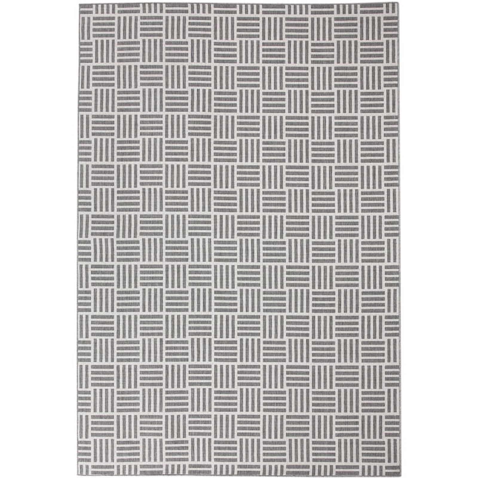 Modern Geometric Gray Synthetic 5'3" x 7'6" Outdoor Rug