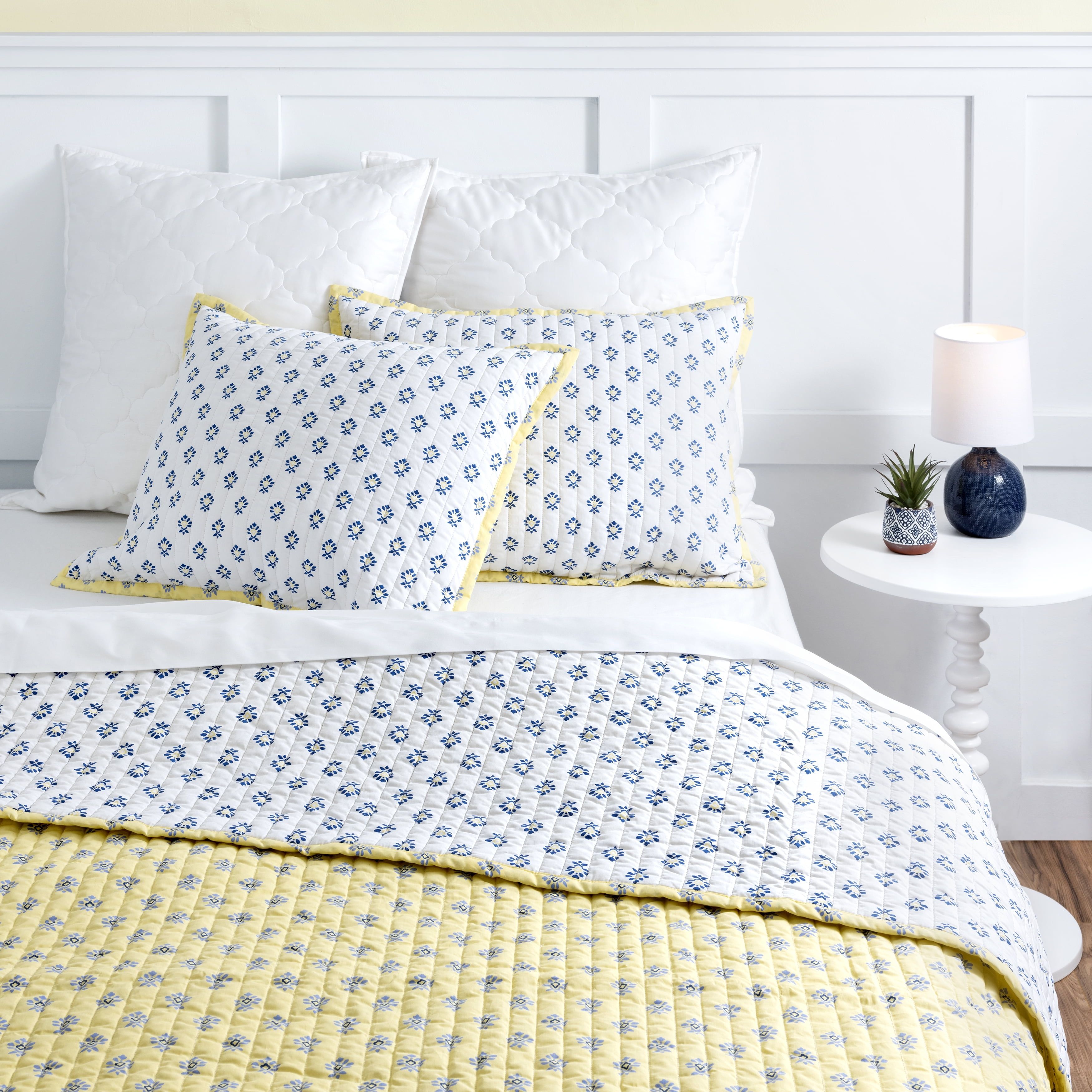 Naomi Yellow and White Reversible Cotton King Quilt Set