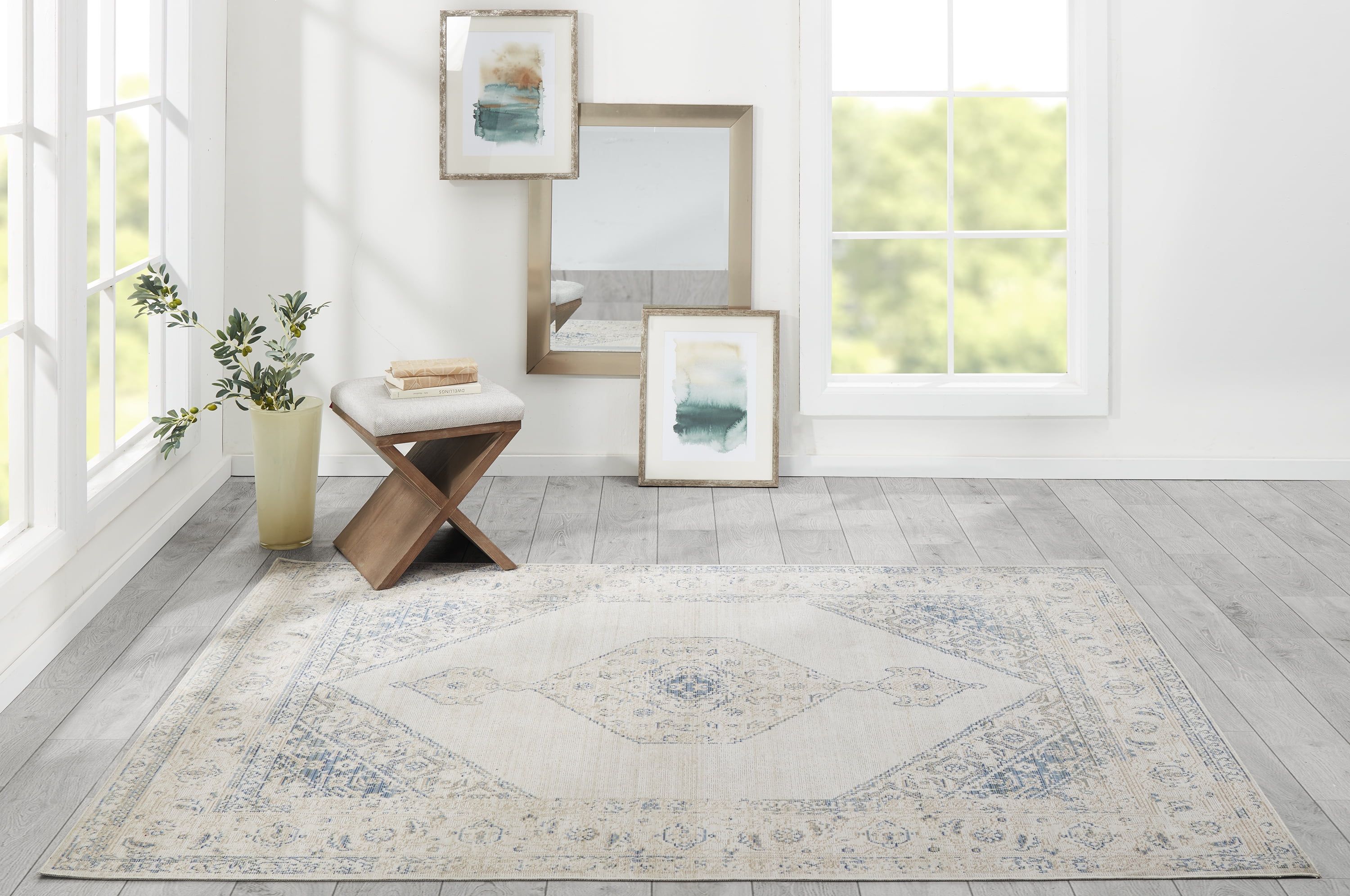 Isabella Blue Medallion 4' x 6' Synthetic Area Rug