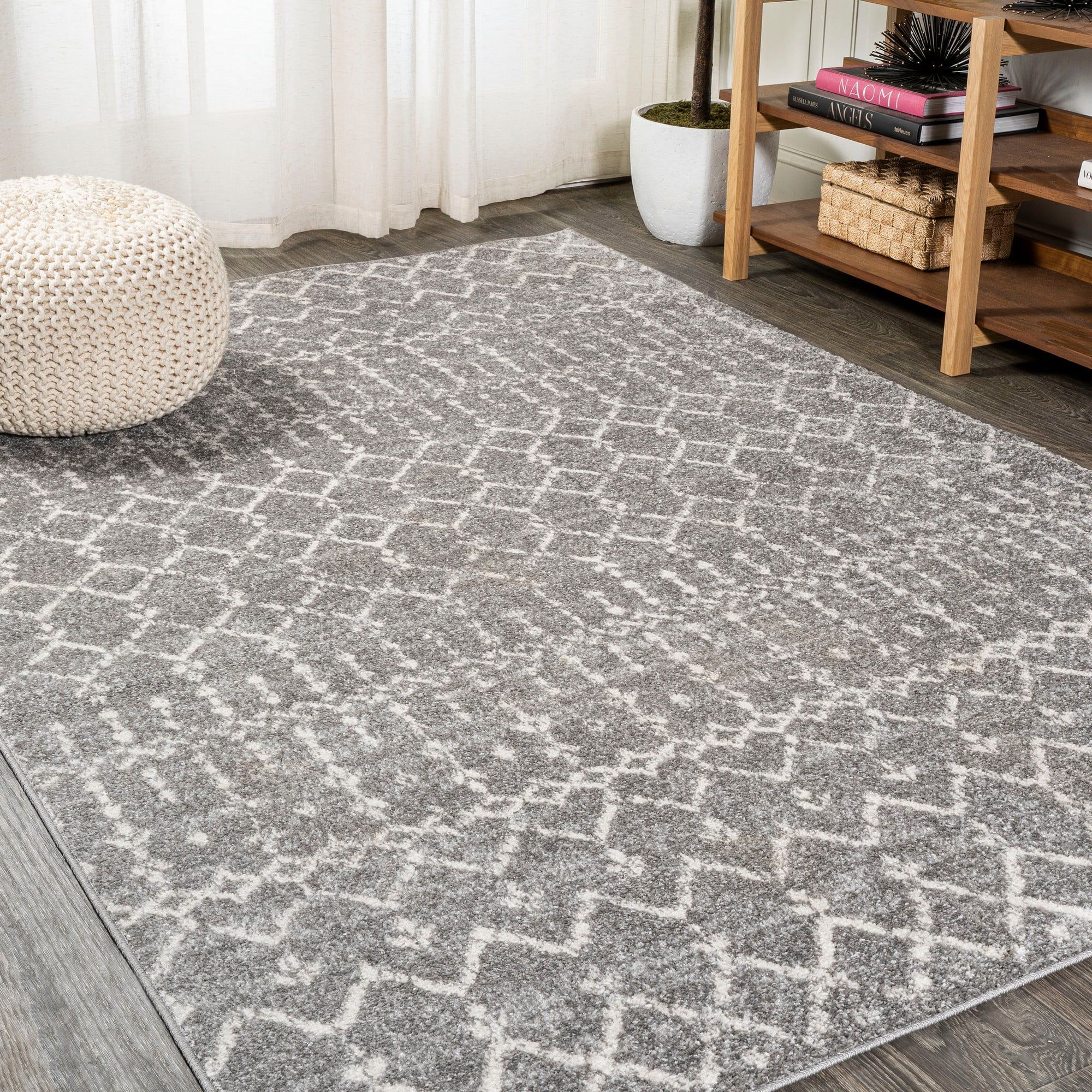 Ivory and Gray Trellis 3' x 5' Synthetic Easy-Care Area Rug