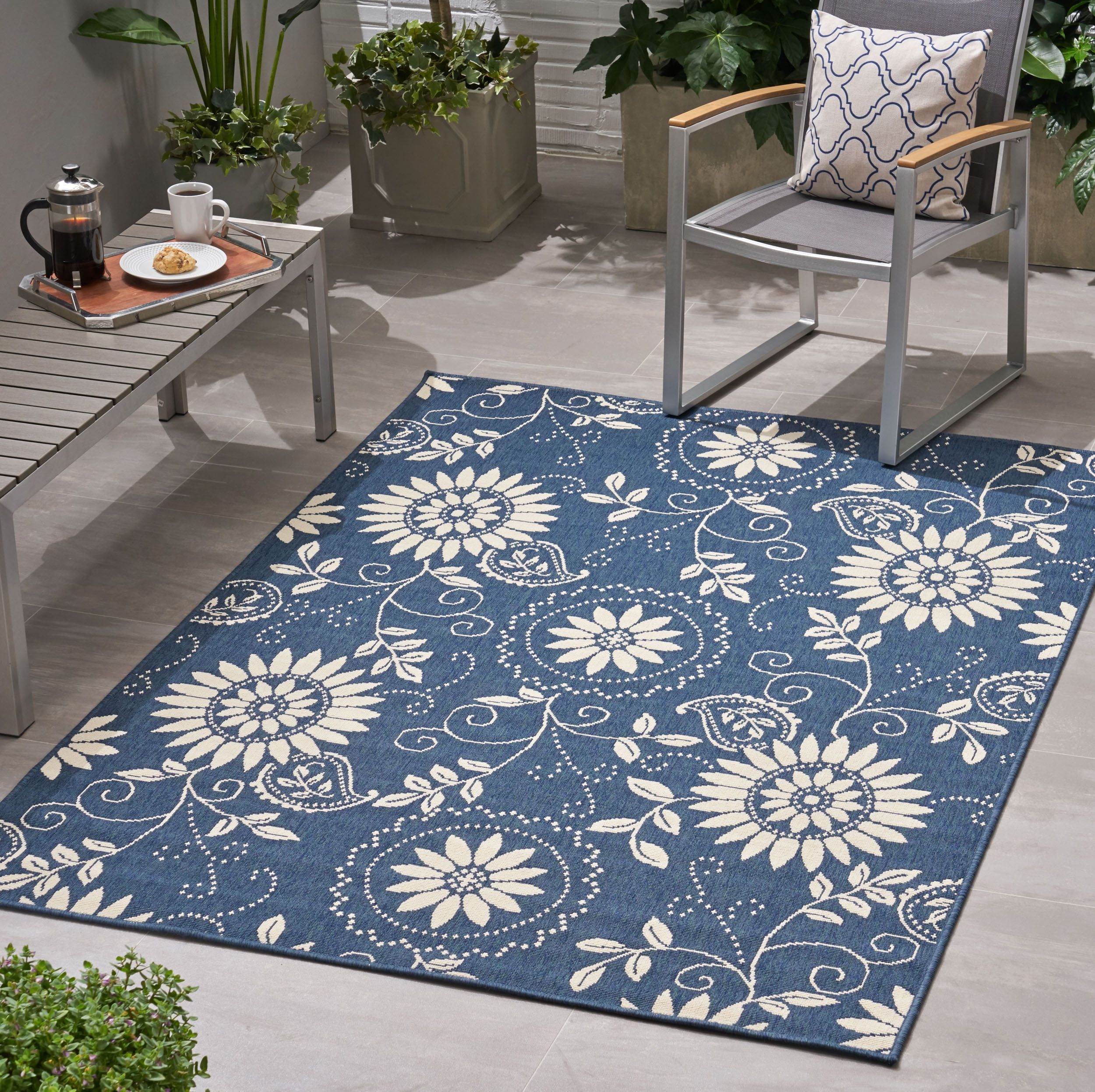 Ivory Floral Bliss 5'3" x 7' Stain-Resistant Outdoor Rug