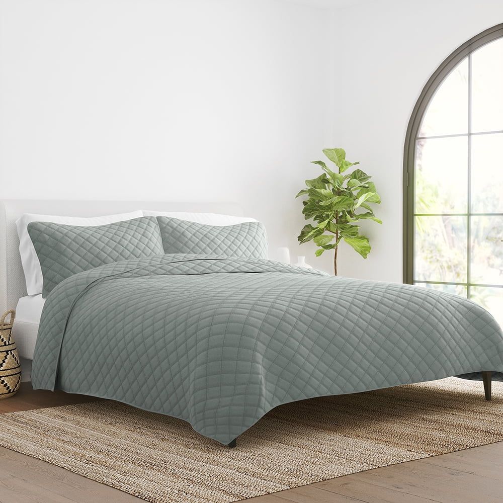 Eucalyptus King Reversible Microfiber Quilt Set with Shams