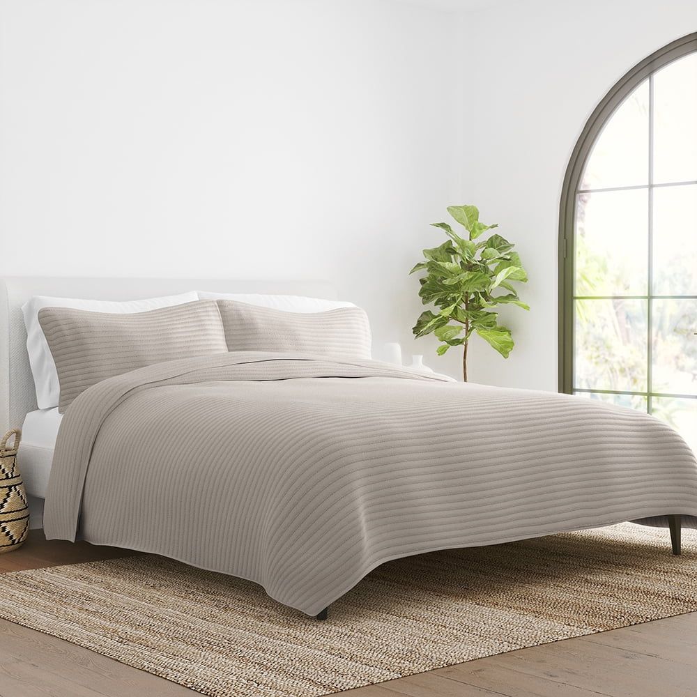 Latte Full Microfiber Reversible Quilt Set with Shams