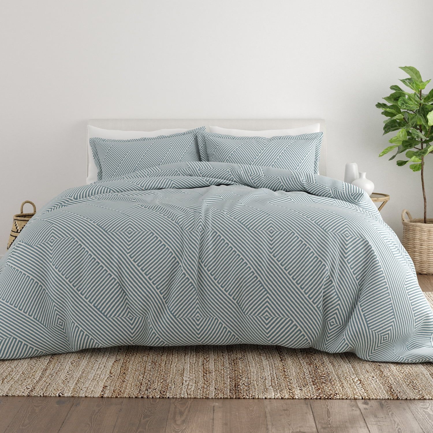 Light Blue Diagonal Pattern Microfiber King/Cal King Duvet Cover Set