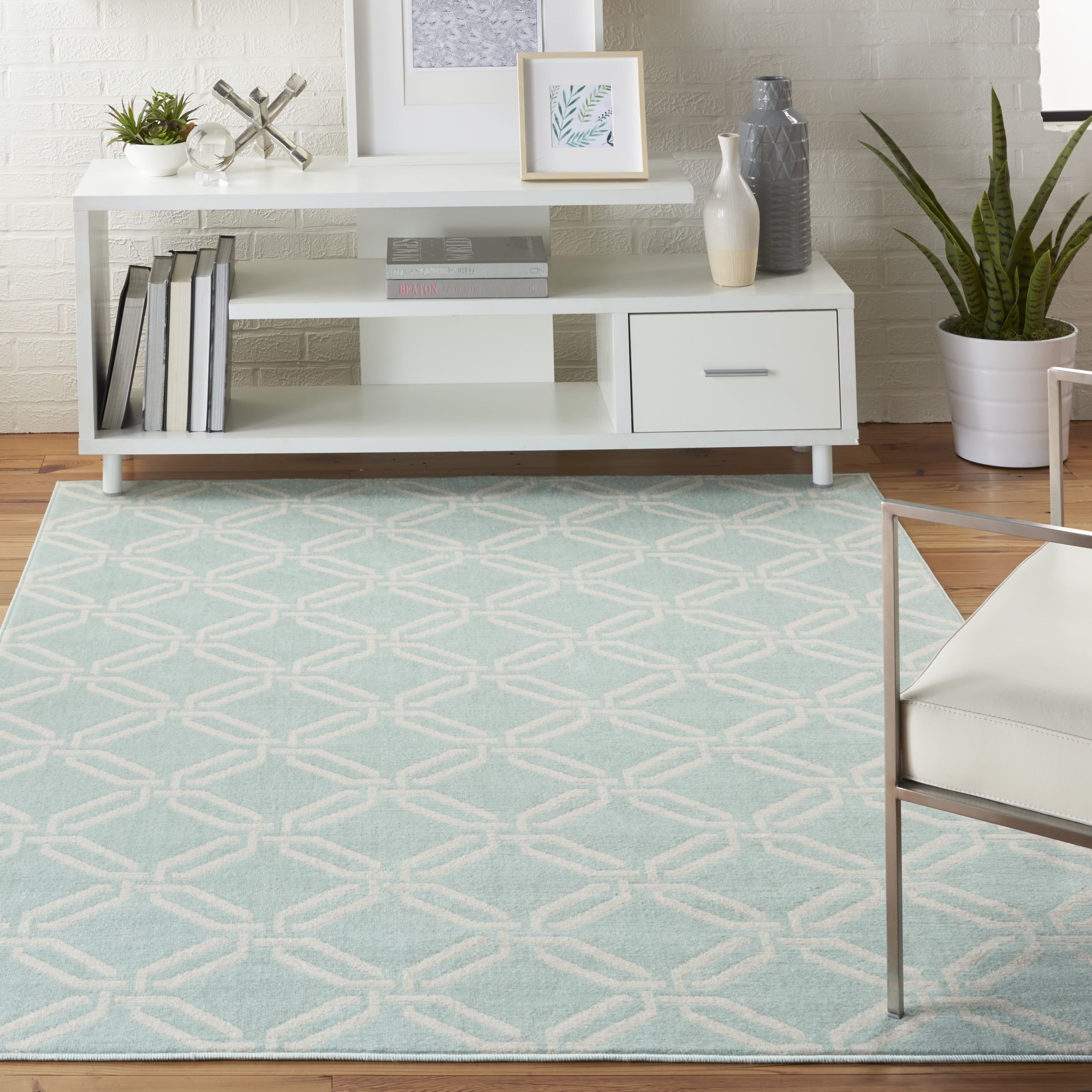 Green and Ivory Trellis Pattern Synthetic 6' x 9' Area Rug