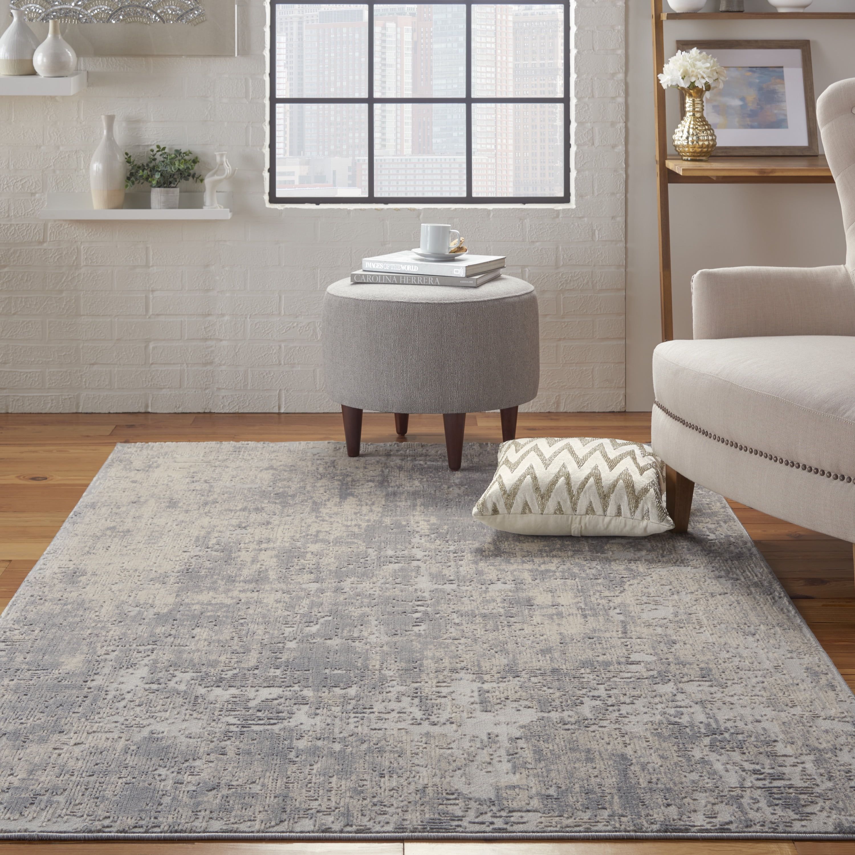 Ivory and Silver Abstract Synthetic Area Rug, 3'11" x 5'11"