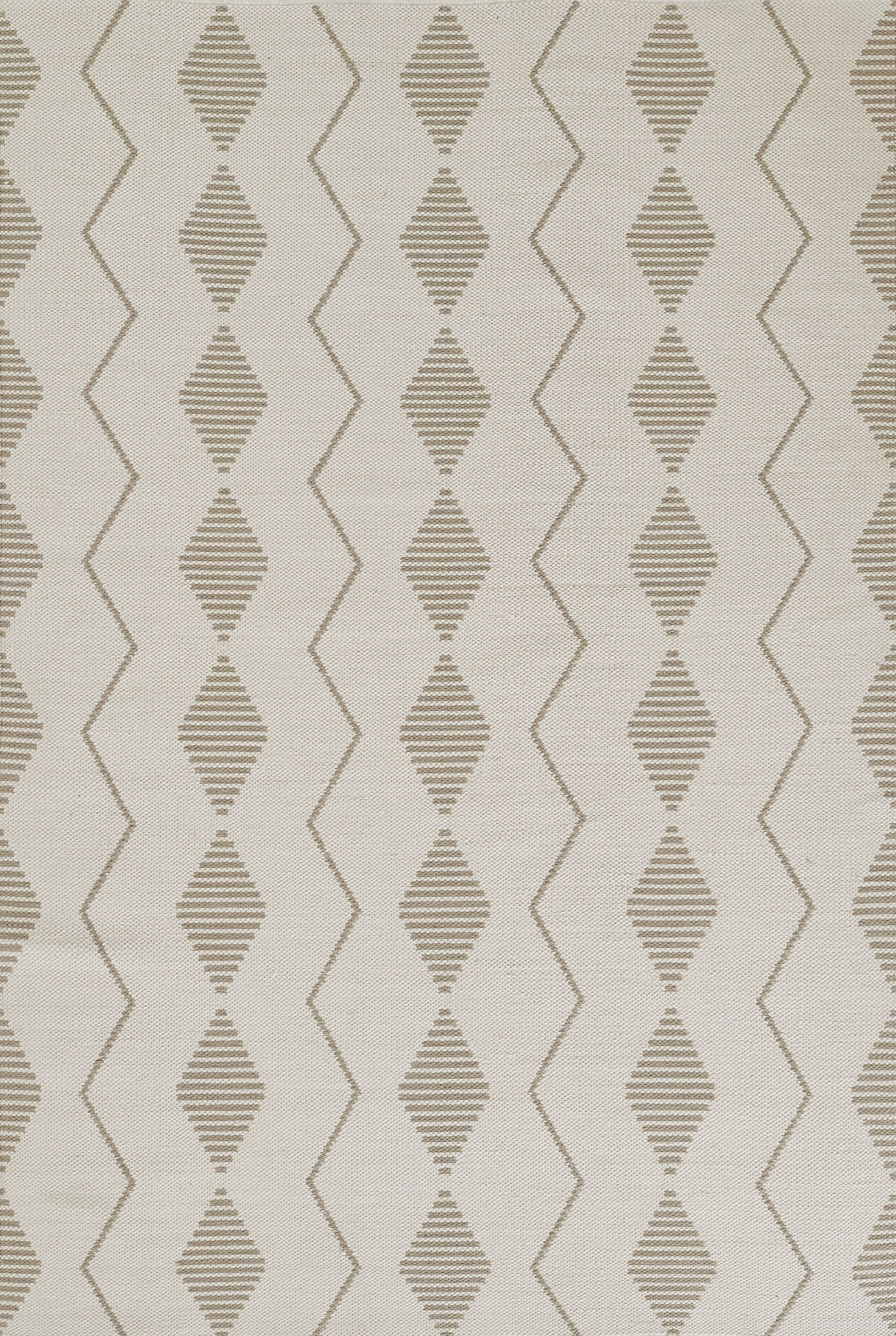 Ivory and Tan Diamond Pattern Reversible Synthetic Area Rug 5' x 7'