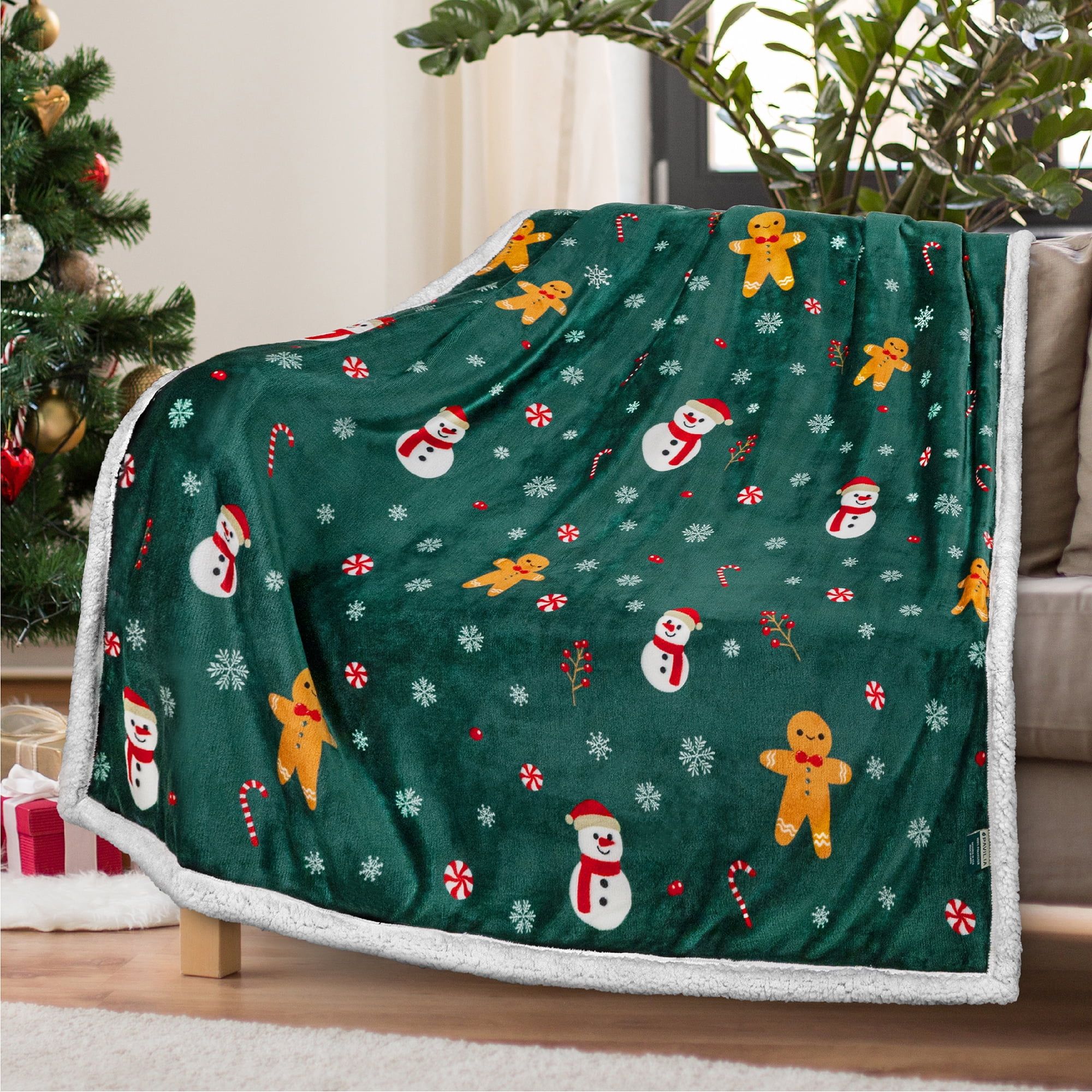 Green Gingerbread Christmas Sherpa Fleece Reversible Throw Blanket