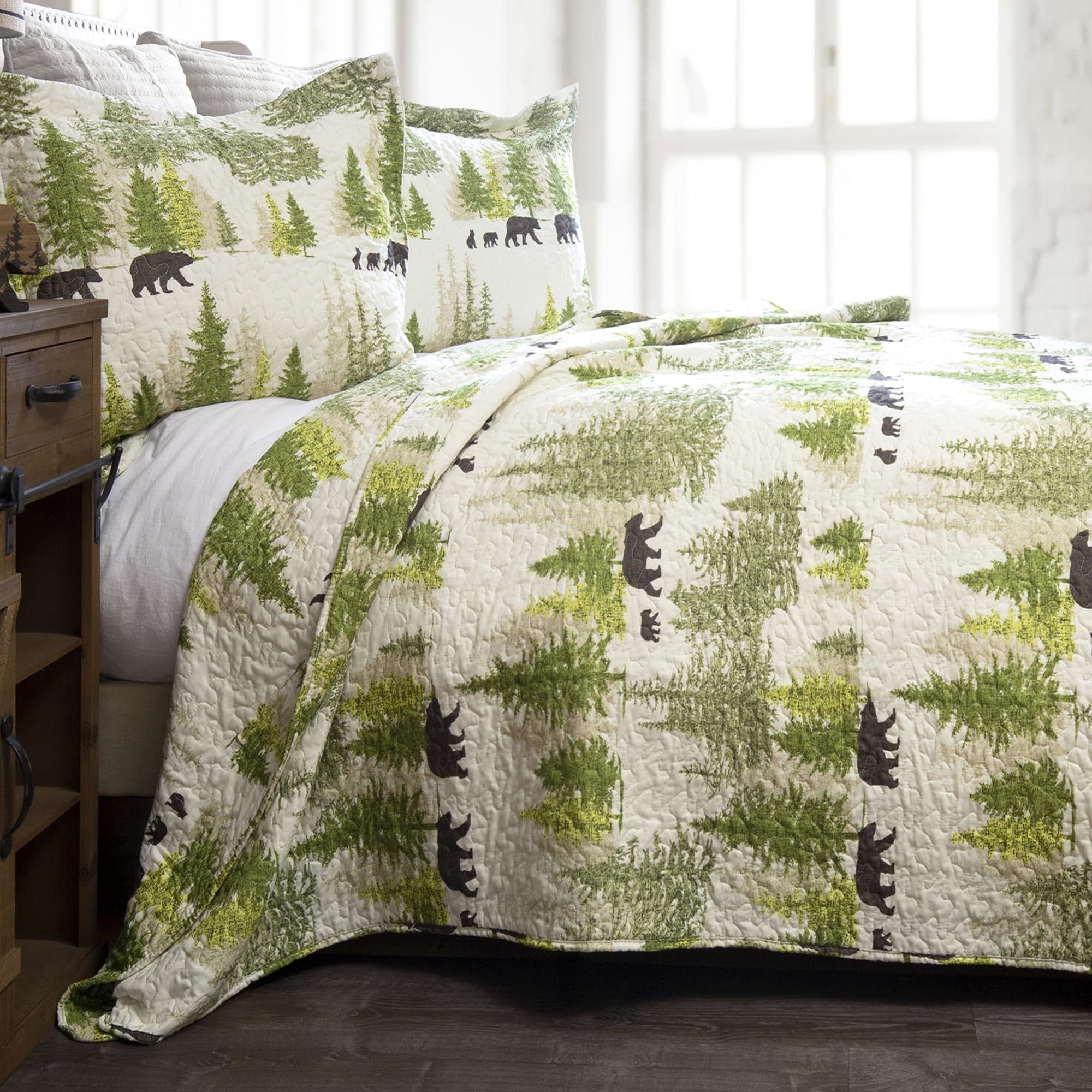 Twin Pine Wilderness Microfiber Quilt Set in White and Green