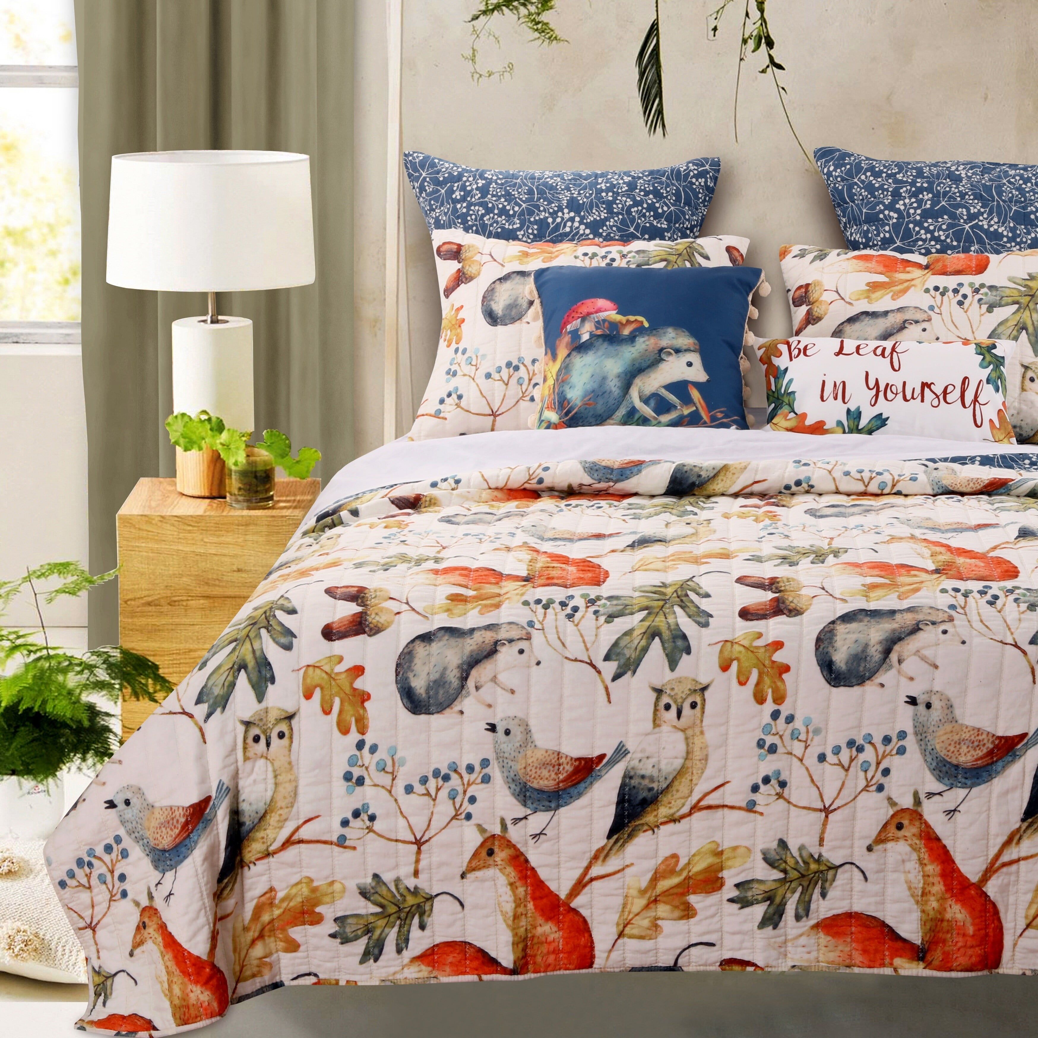 Full Blue Microfiber Reversible Quilt Set with Wildlife Print