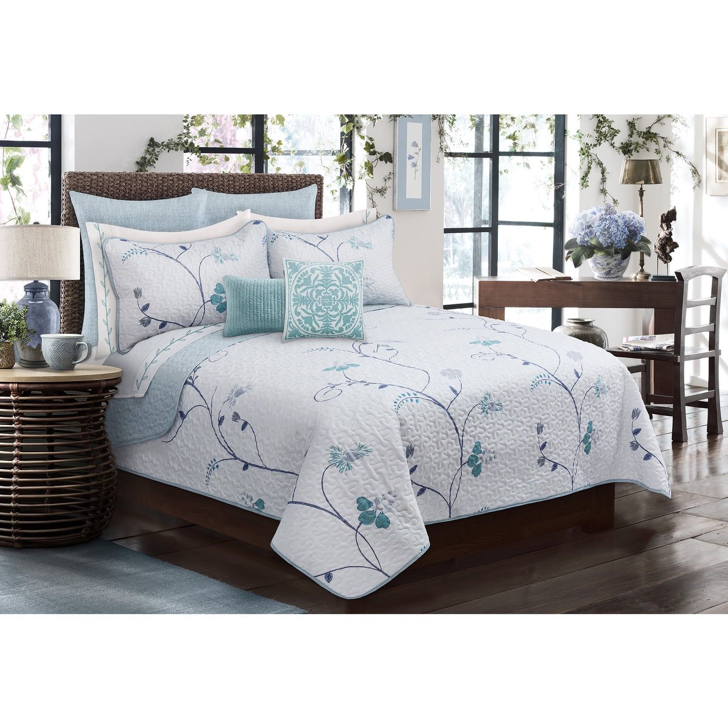 White Microfiber Queen Quilt Set with Floral Design