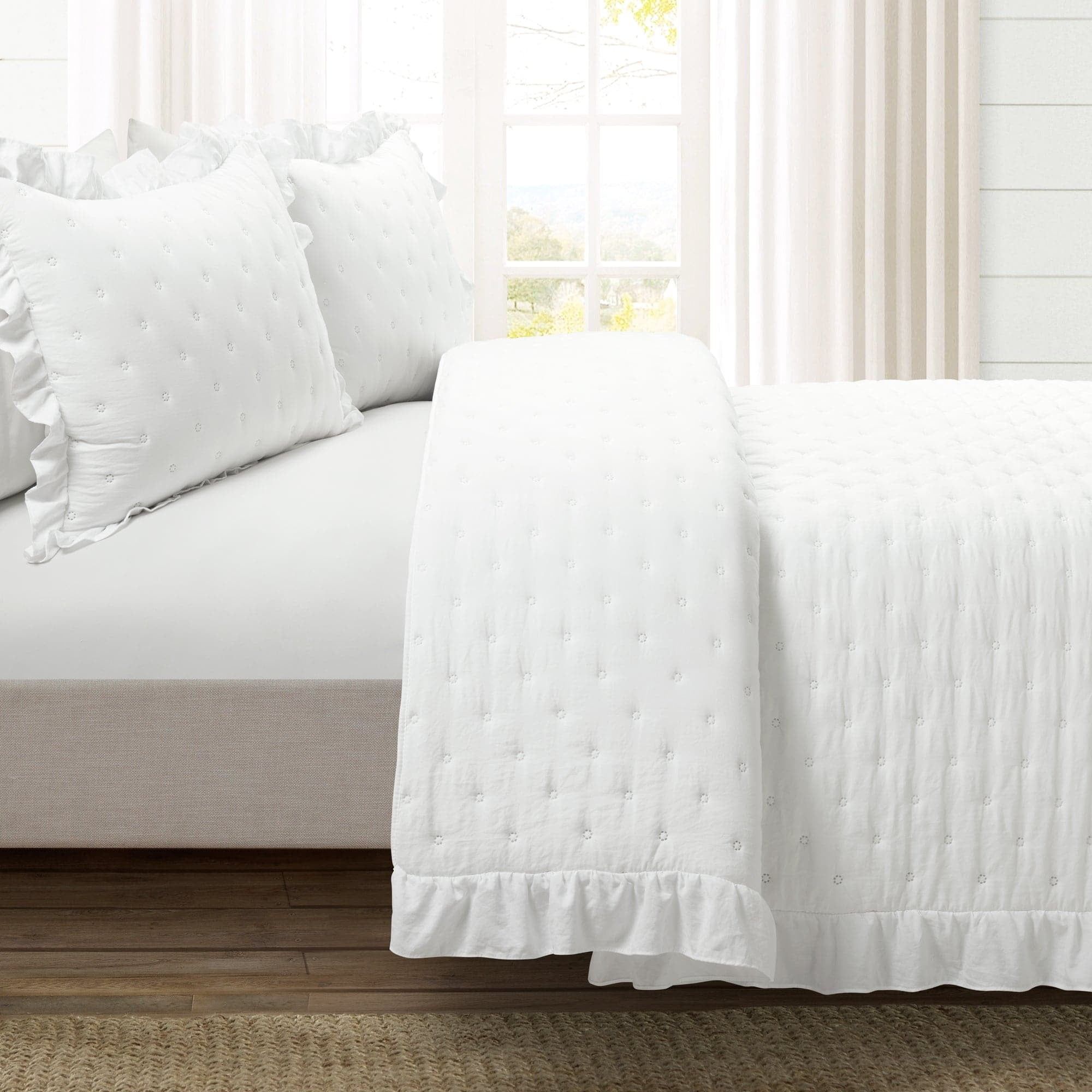 Reyna Ruffle Reversible Oversized Quilt White 3Pc Set King