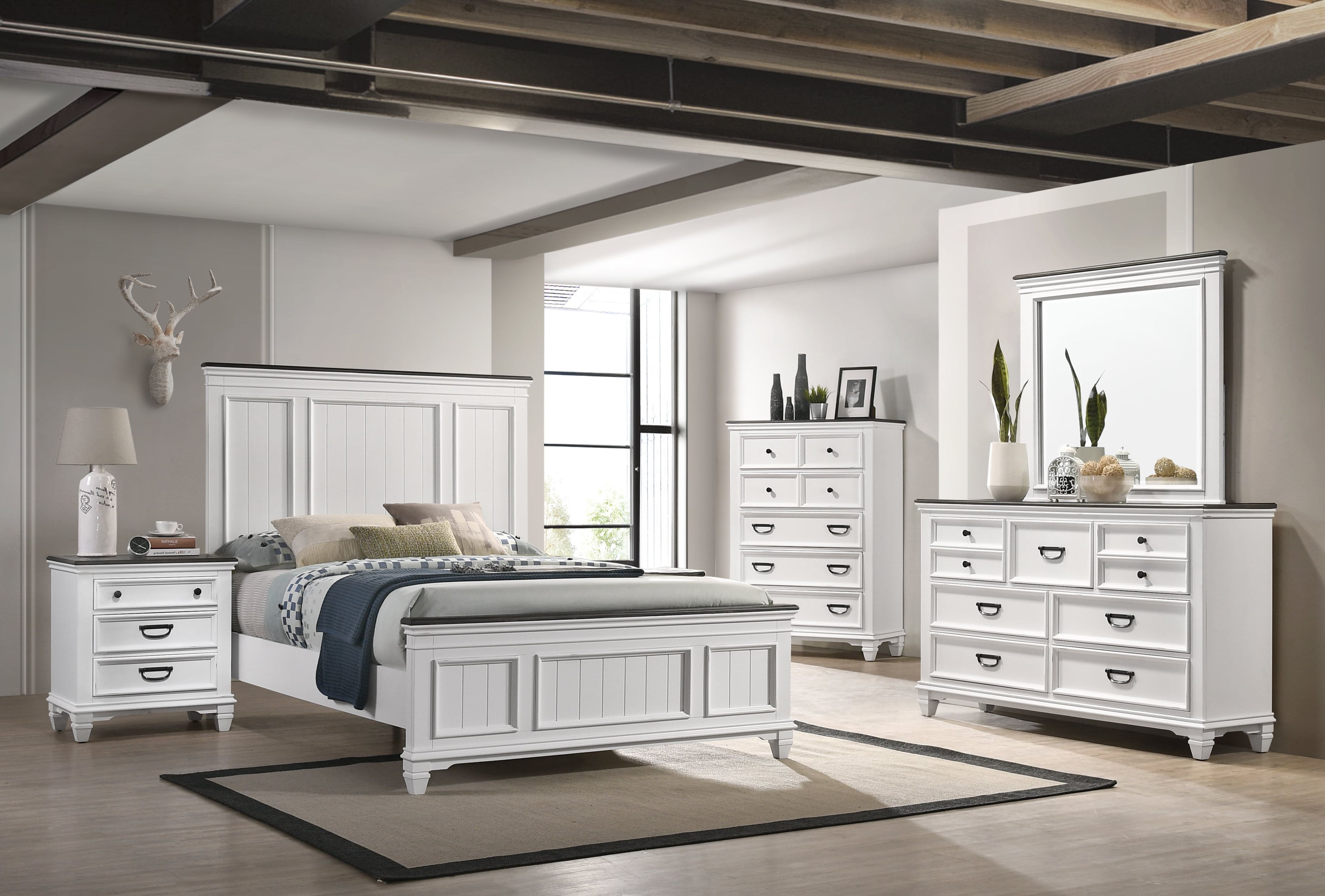 Cleane Weathered White and Gray 5-Piece Shiplap Panel Bedroom Set