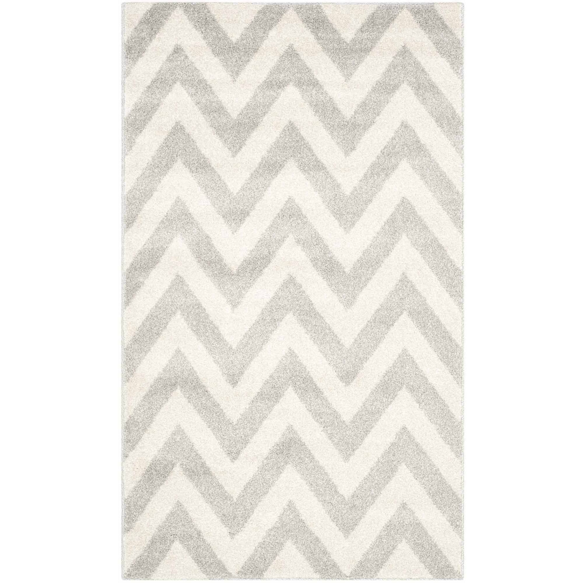 Light Grey and Beige Chevron Indoor-Outdoor Rug, 2'6" x 4'