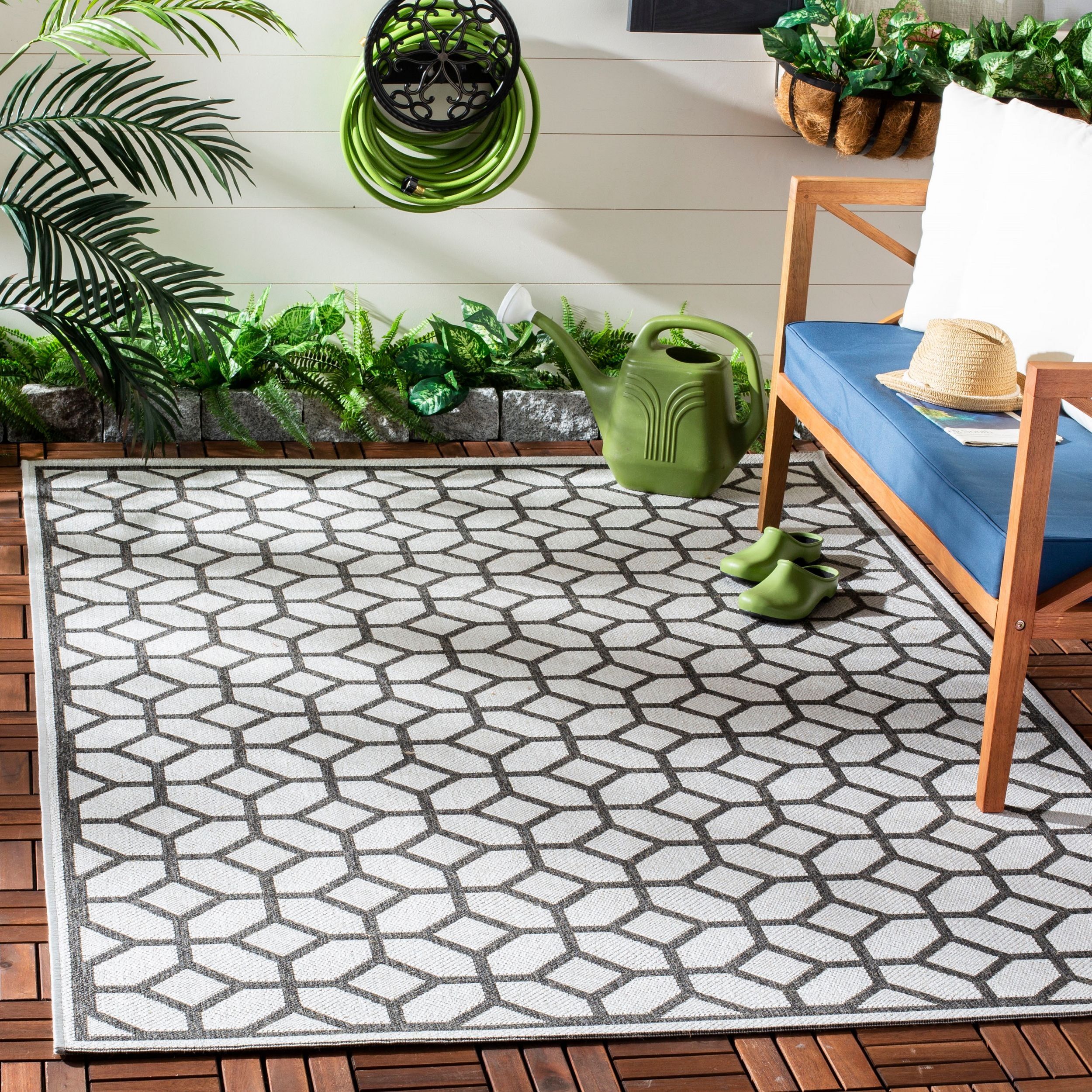 Theo Round Gray Geometric Stain-Resistant Synthetic Rug