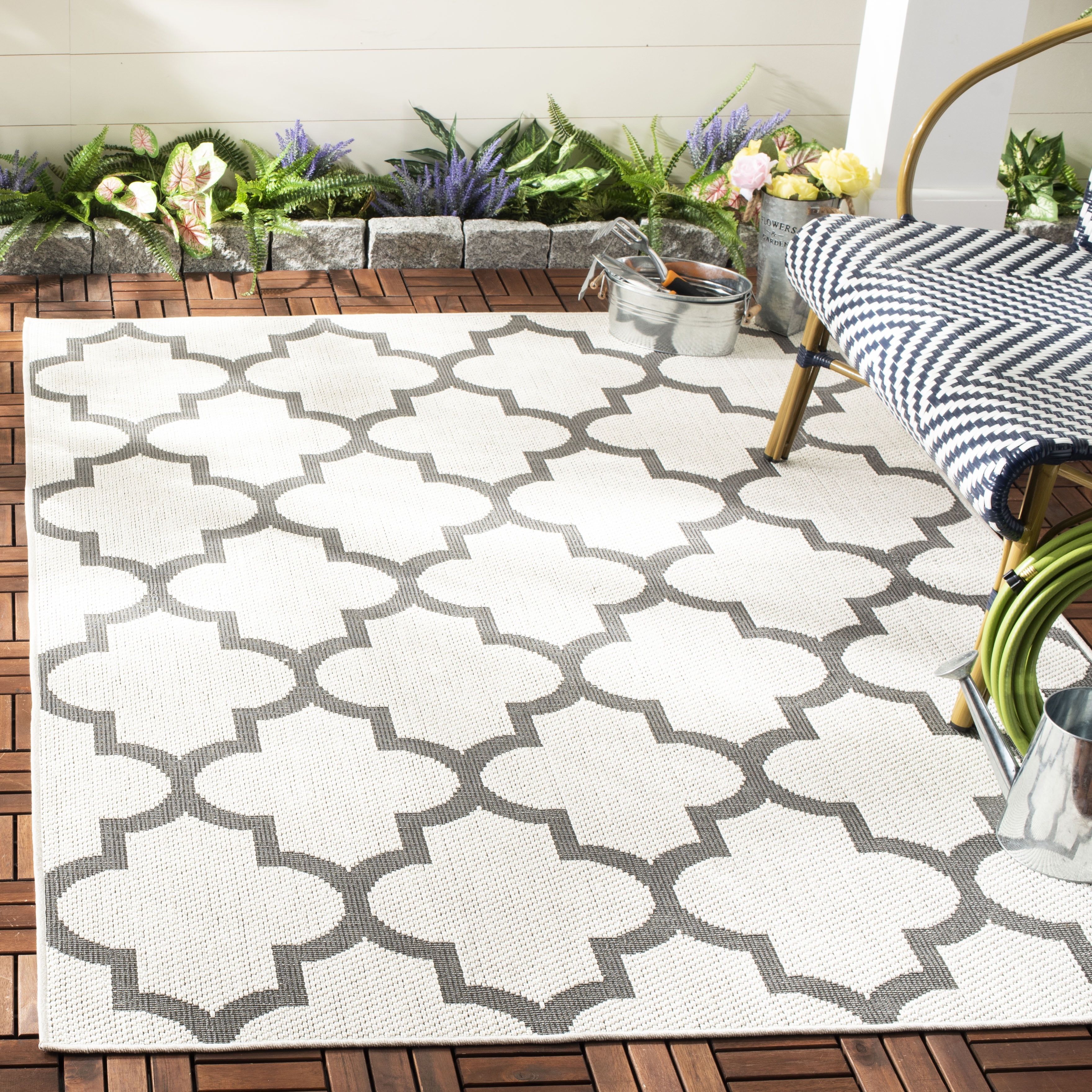 Grey and Ivory Geometric Quatrefoil Indoor/Outdoor Area Rug